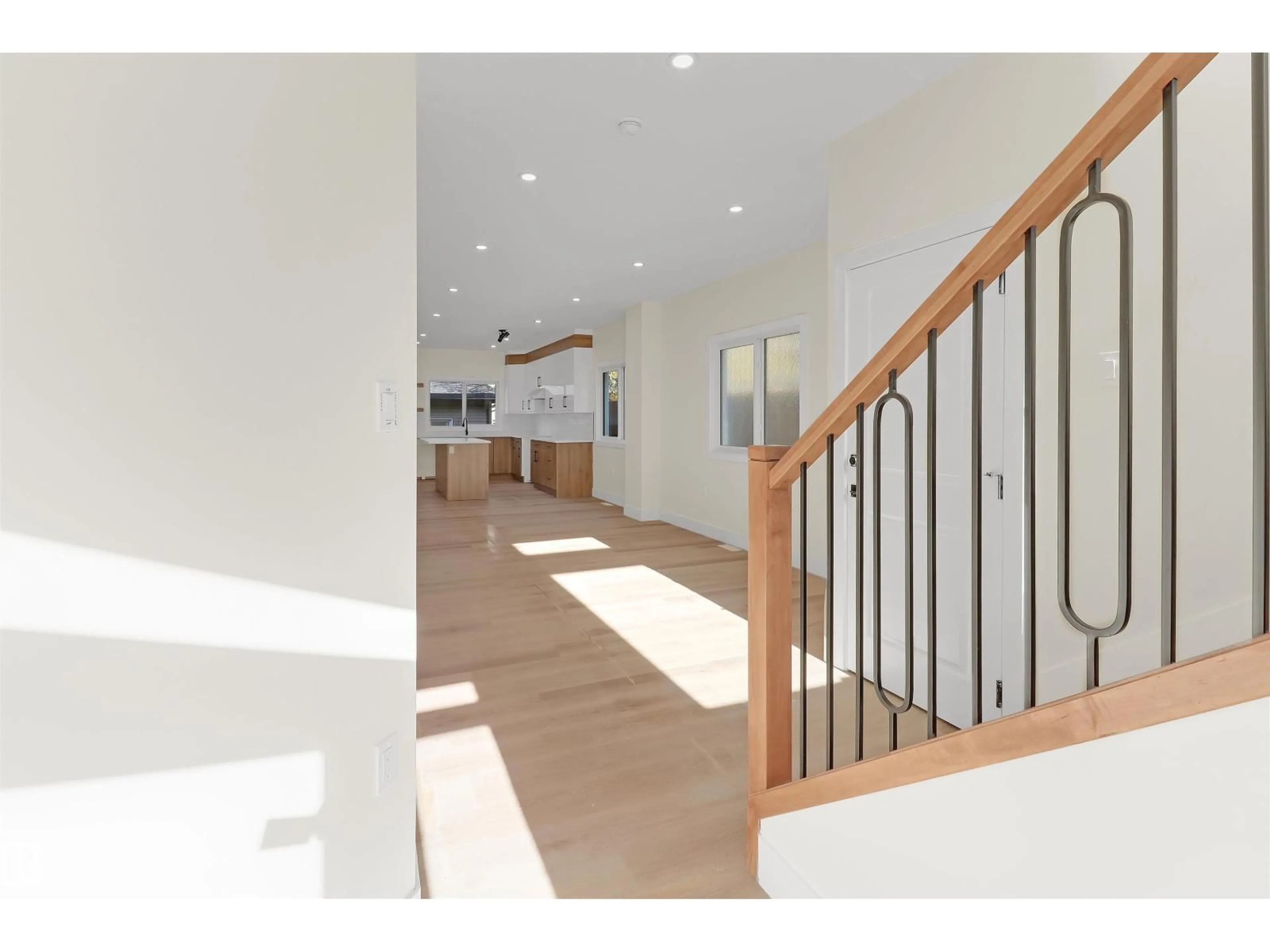 Indoor foyer for 7936 91 AV, Edmonton Alberta T6C1R1