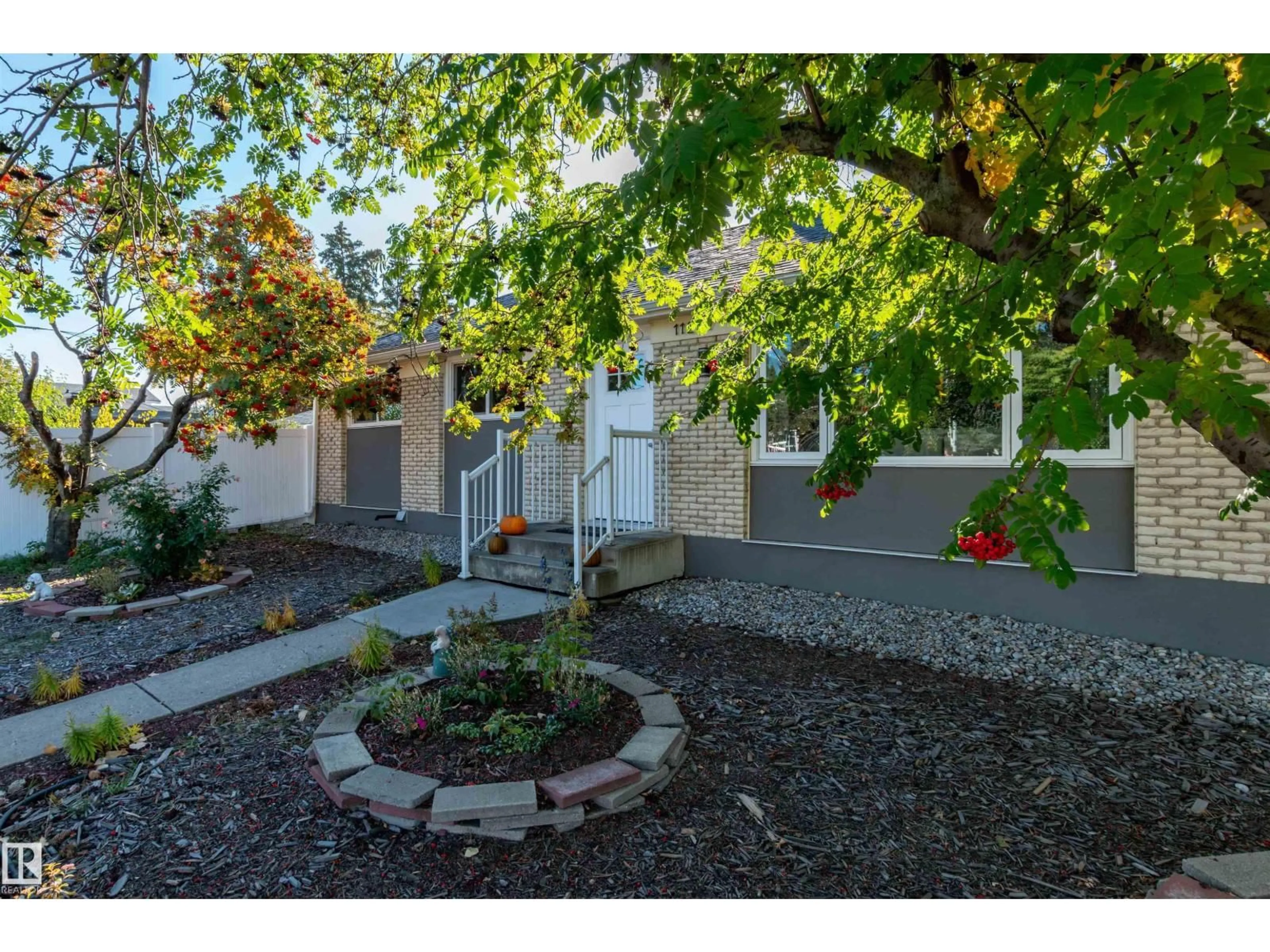 A pic from outside/outdoor area/front of a property/back of a property/a pic from drone, street for 11227 40 AV, Edmonton Alberta T6J0P9