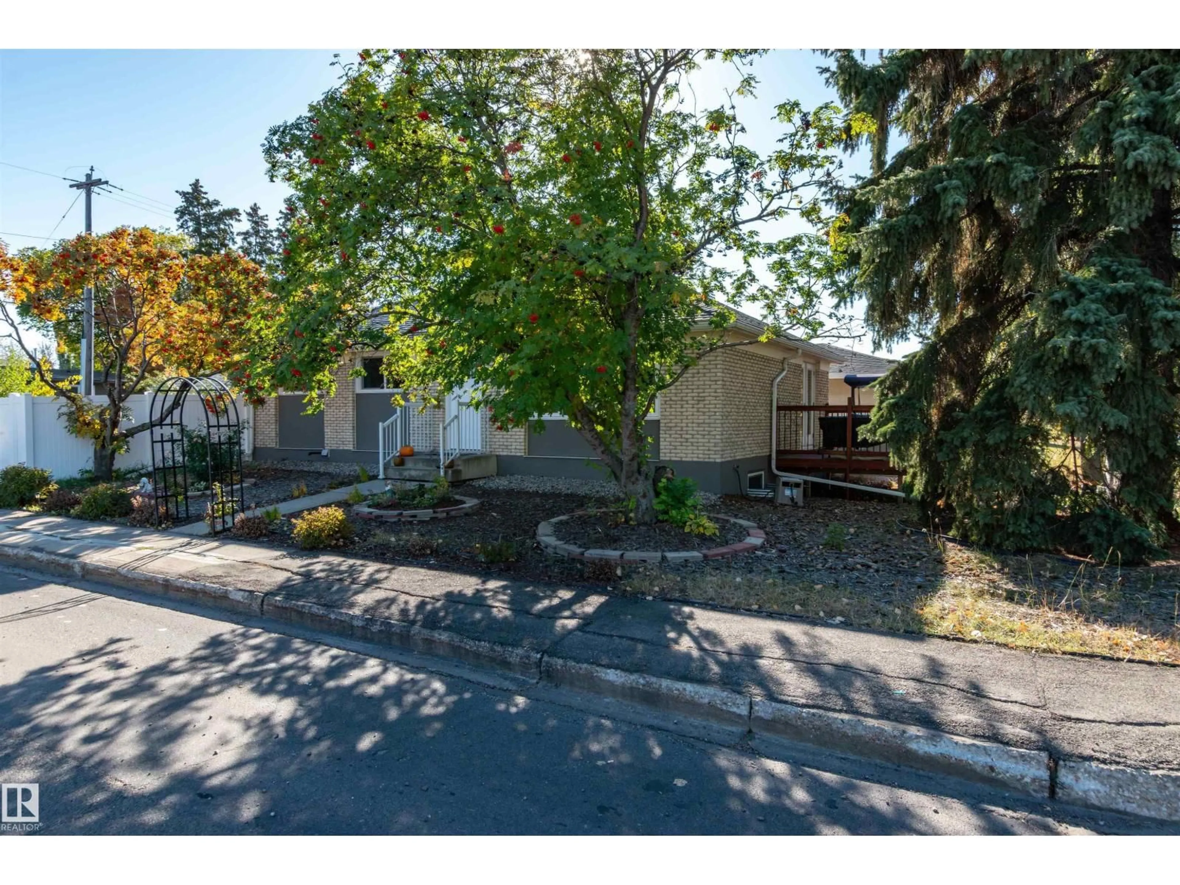 A pic from outside/outdoor area/front of a property/back of a property/a pic from drone, street for 11227 40 AV, Edmonton Alberta T6J0P9