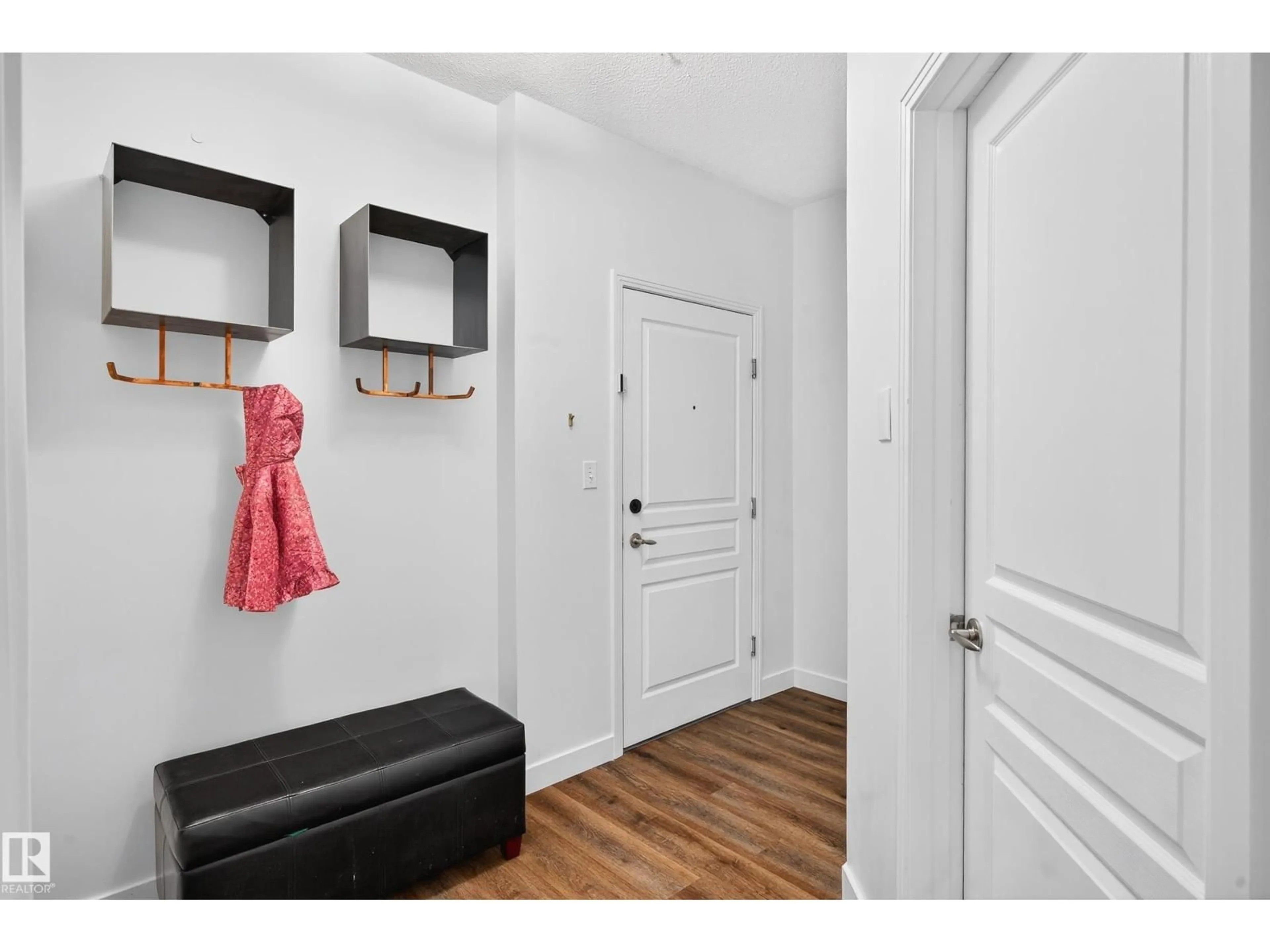 Indoor entryway for #111 - 2035 GRANTHAM CO, Edmonton Alberta T5T3X4