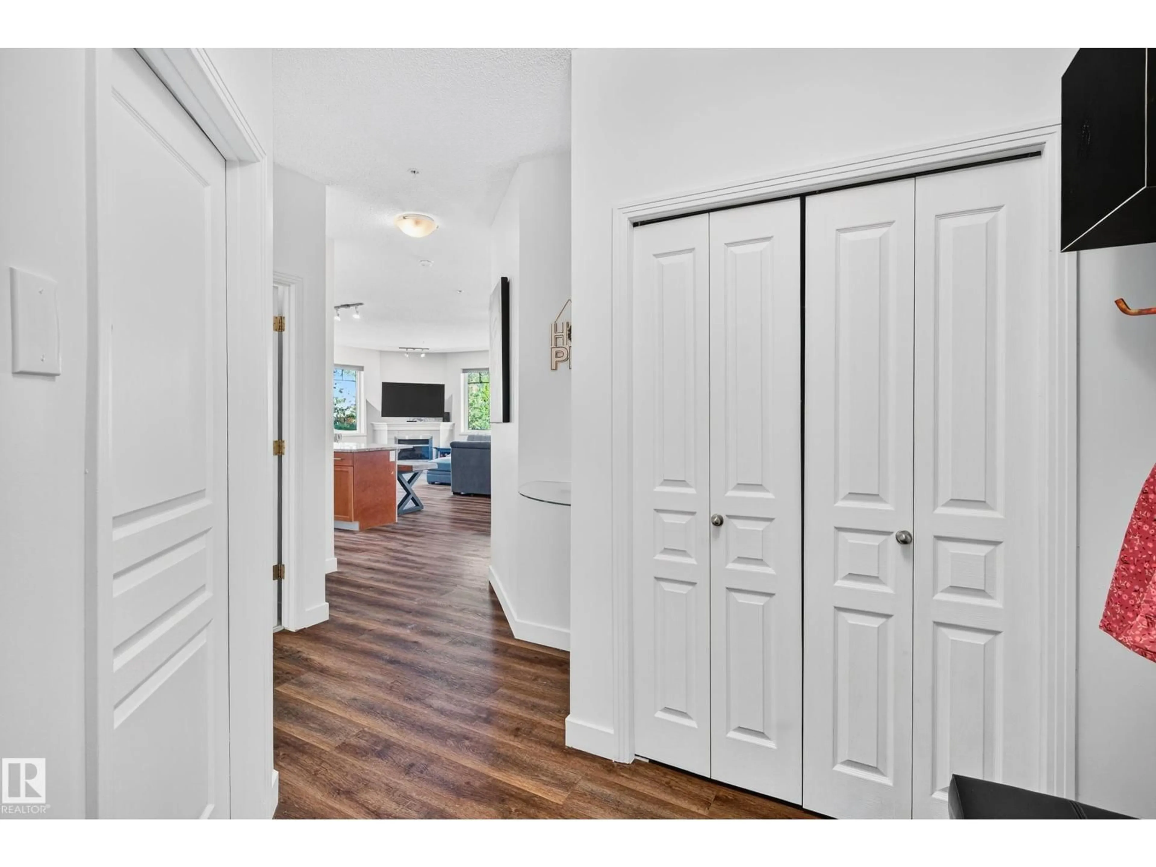 Indoor entryway for #111 - 2035 GRANTHAM CO, Edmonton Alberta T5T3X4