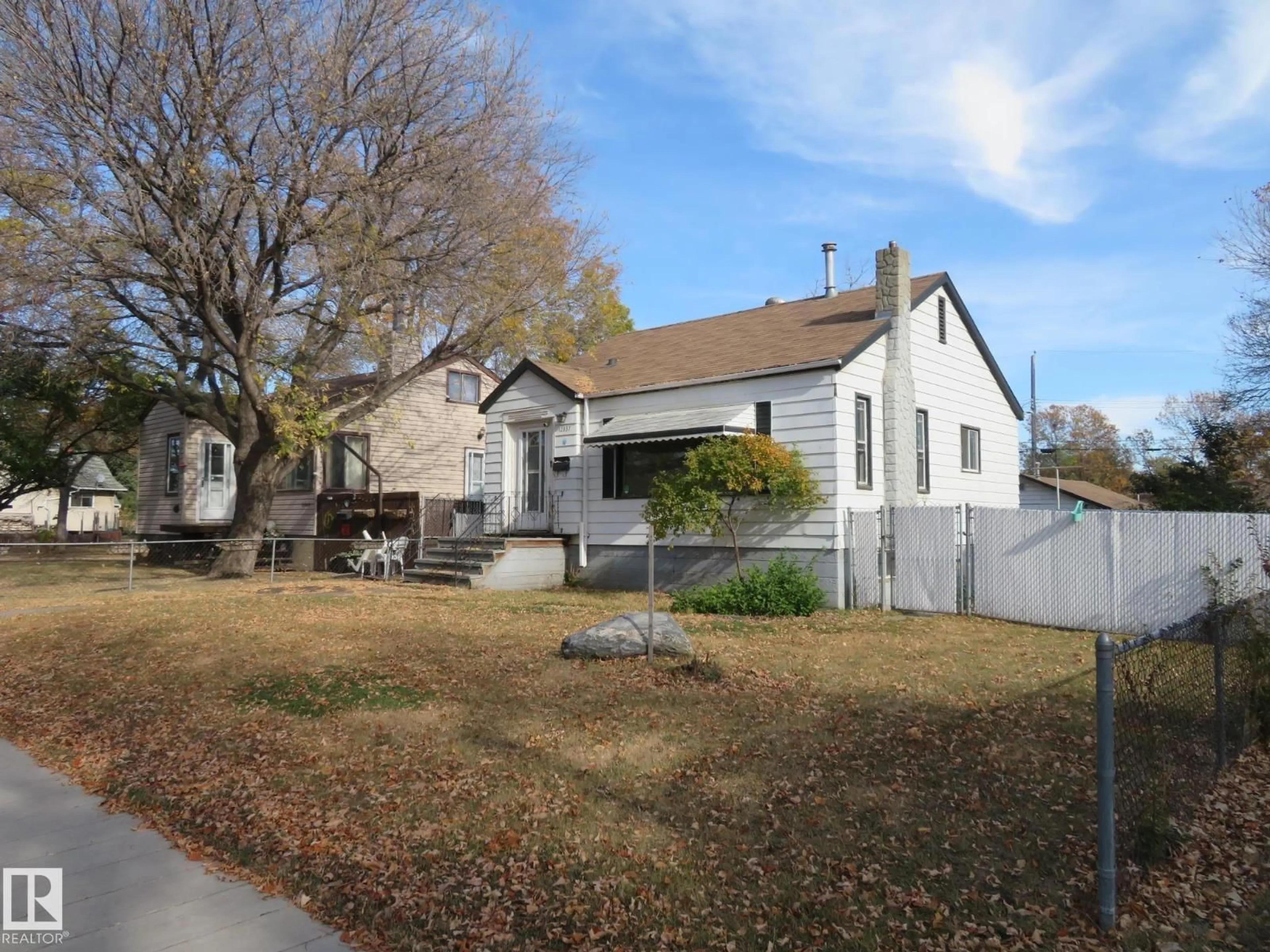 A pic from outside/outdoor area/front of a property/back of a property/a pic from drone, street for NW - 12337 87 ST, Edmonton Alberta T5B3P1