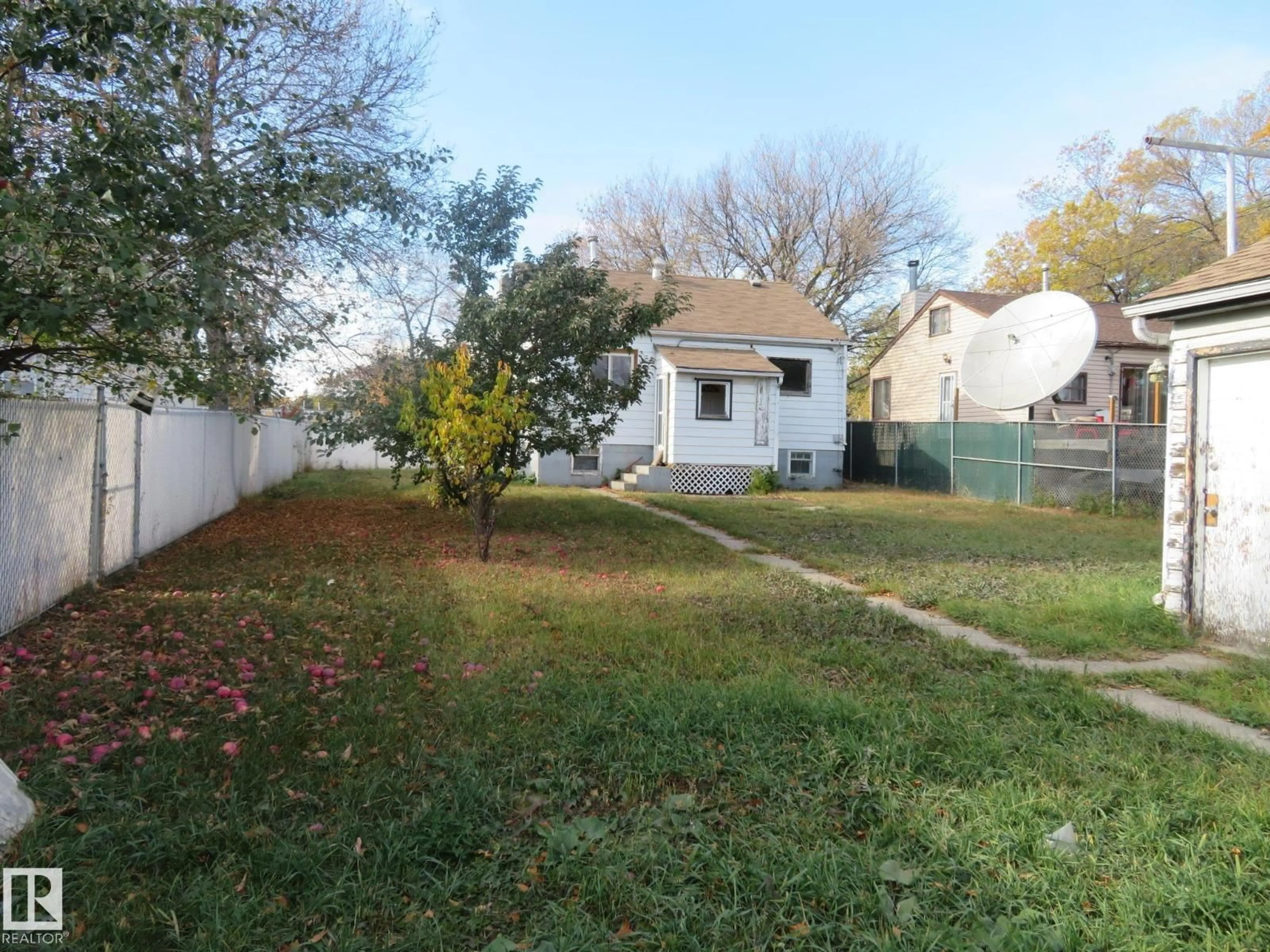 A pic from outside/outdoor area/front of a property/back of a property/a pic from drone, street for NW - 12337 87 ST, Edmonton Alberta T5B3P1