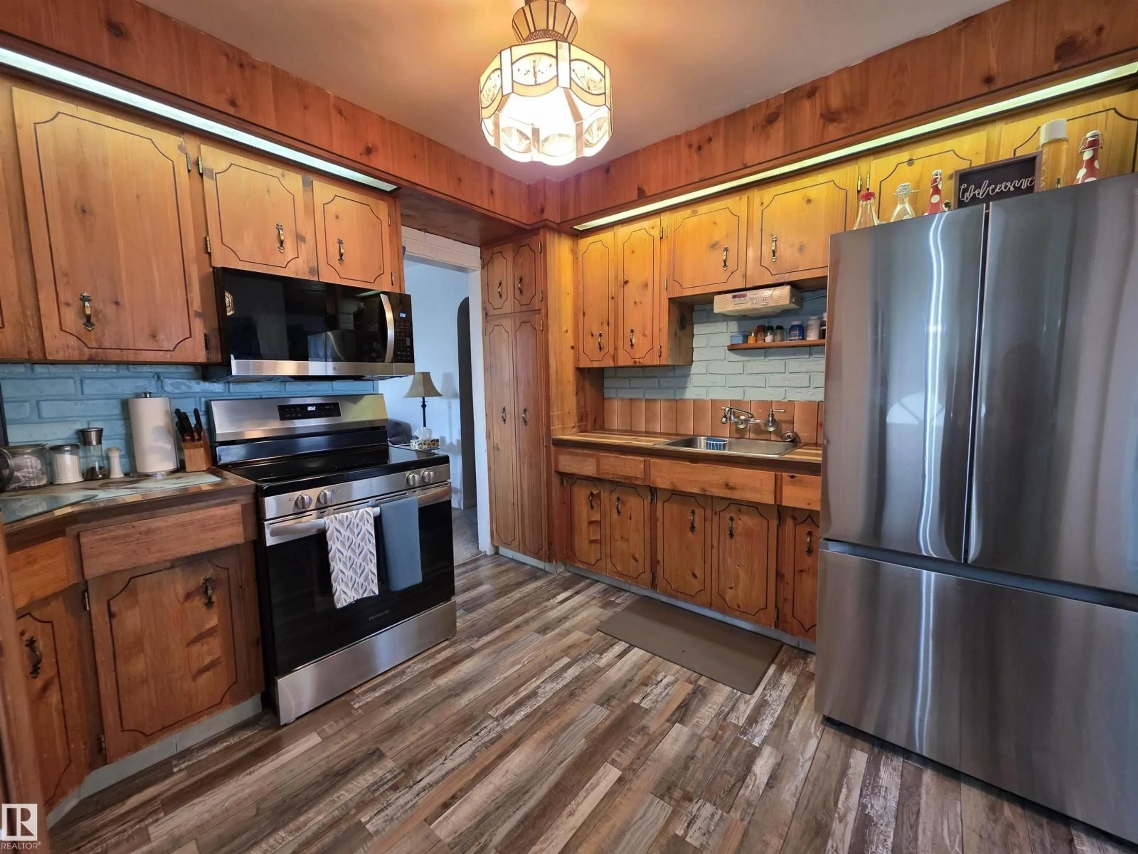 Unknown for 10009 104 ST, Morinville Alberta T8R1A5
