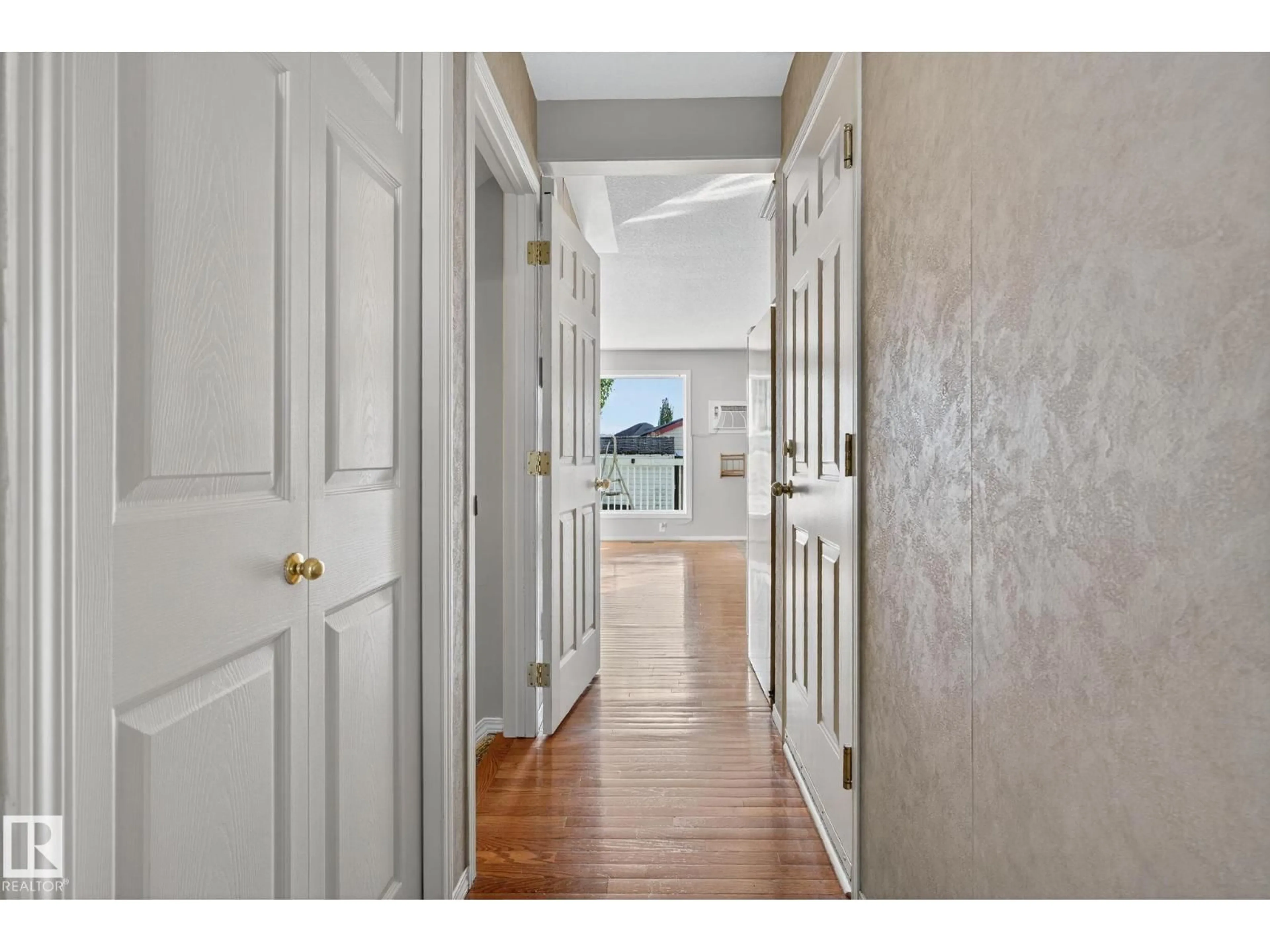 Indoor entryway for NW - 16013 90 ST, Edmonton Alberta T5Z3P6