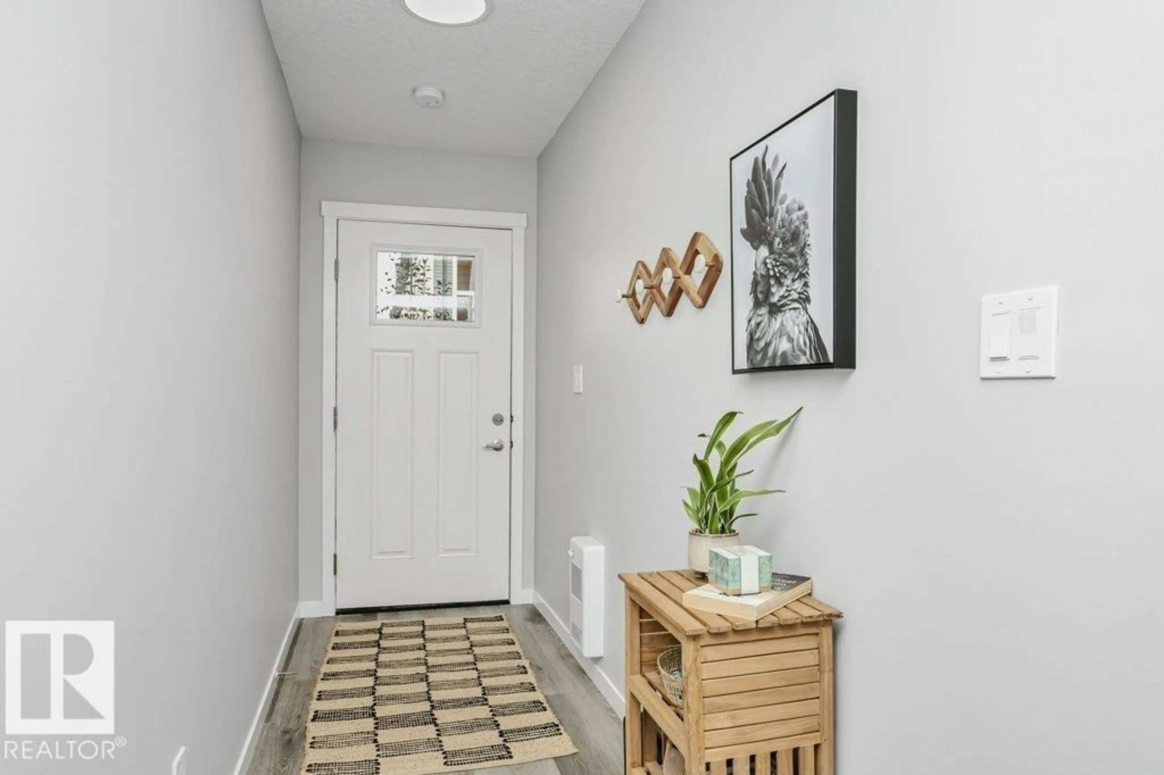 Indoor entryway for 320 - 52 SECORD BV, Edmonton Alberta T5T7E8