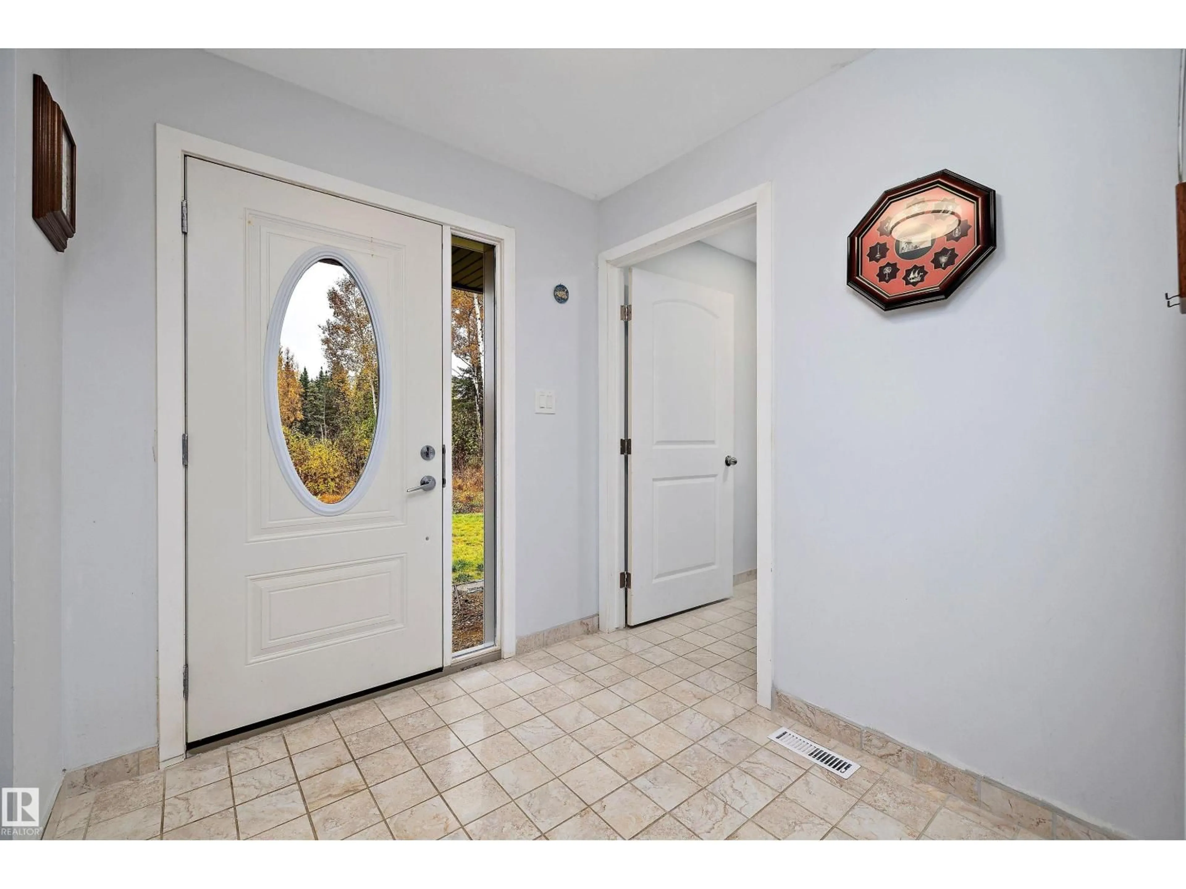 Indoor entryway for 4129 TWP ROAD 540, Rural Lac Ste. Anne County Alberta T0E0A1