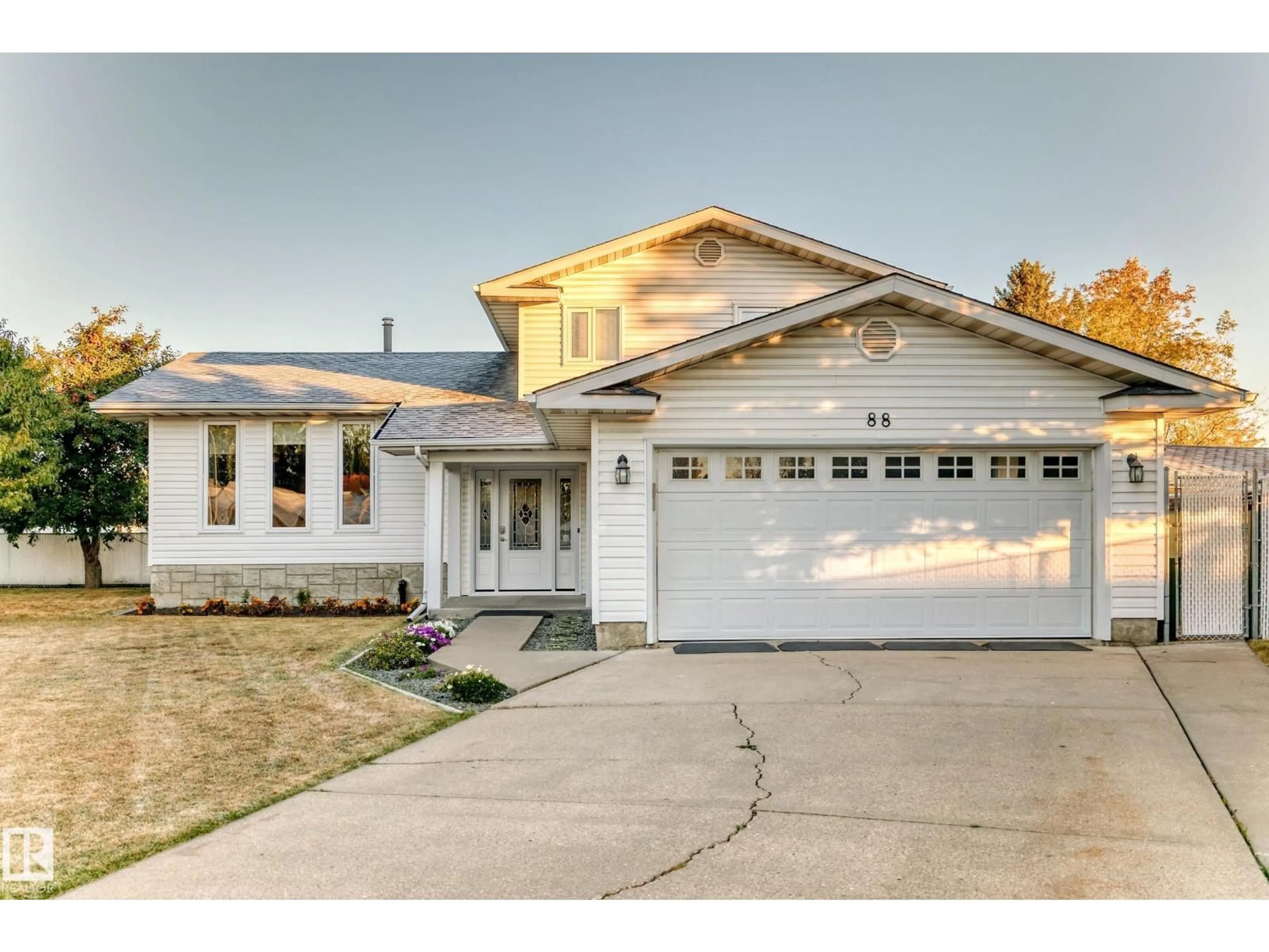 Home with vinyl exterior material, street for 88 HOMESTEAD CR, Edmonton Alberta T5A2Y3