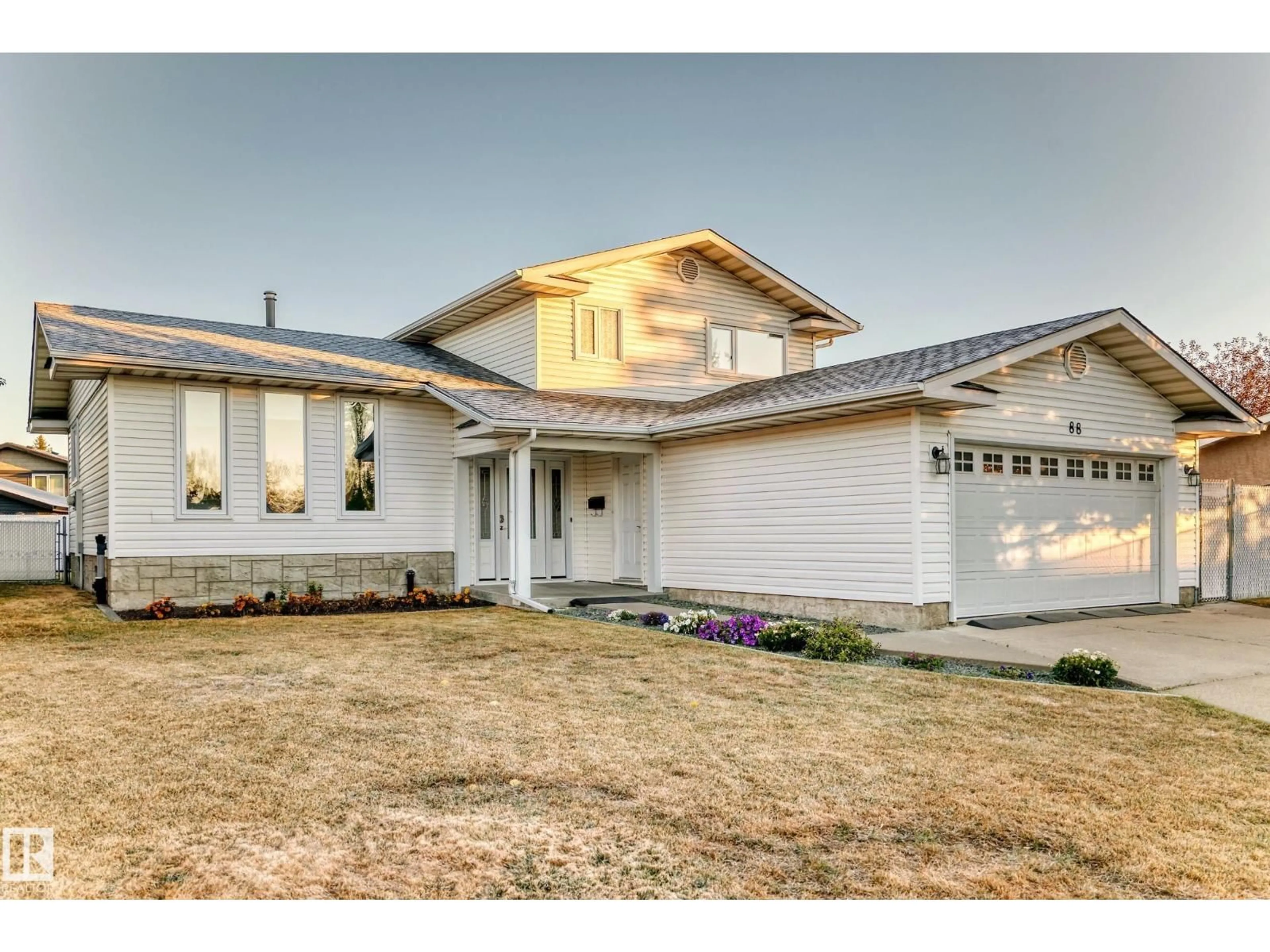 Home with vinyl exterior material, street for 88 HOMESTEAD CR, Edmonton Alberta T5A2Y3