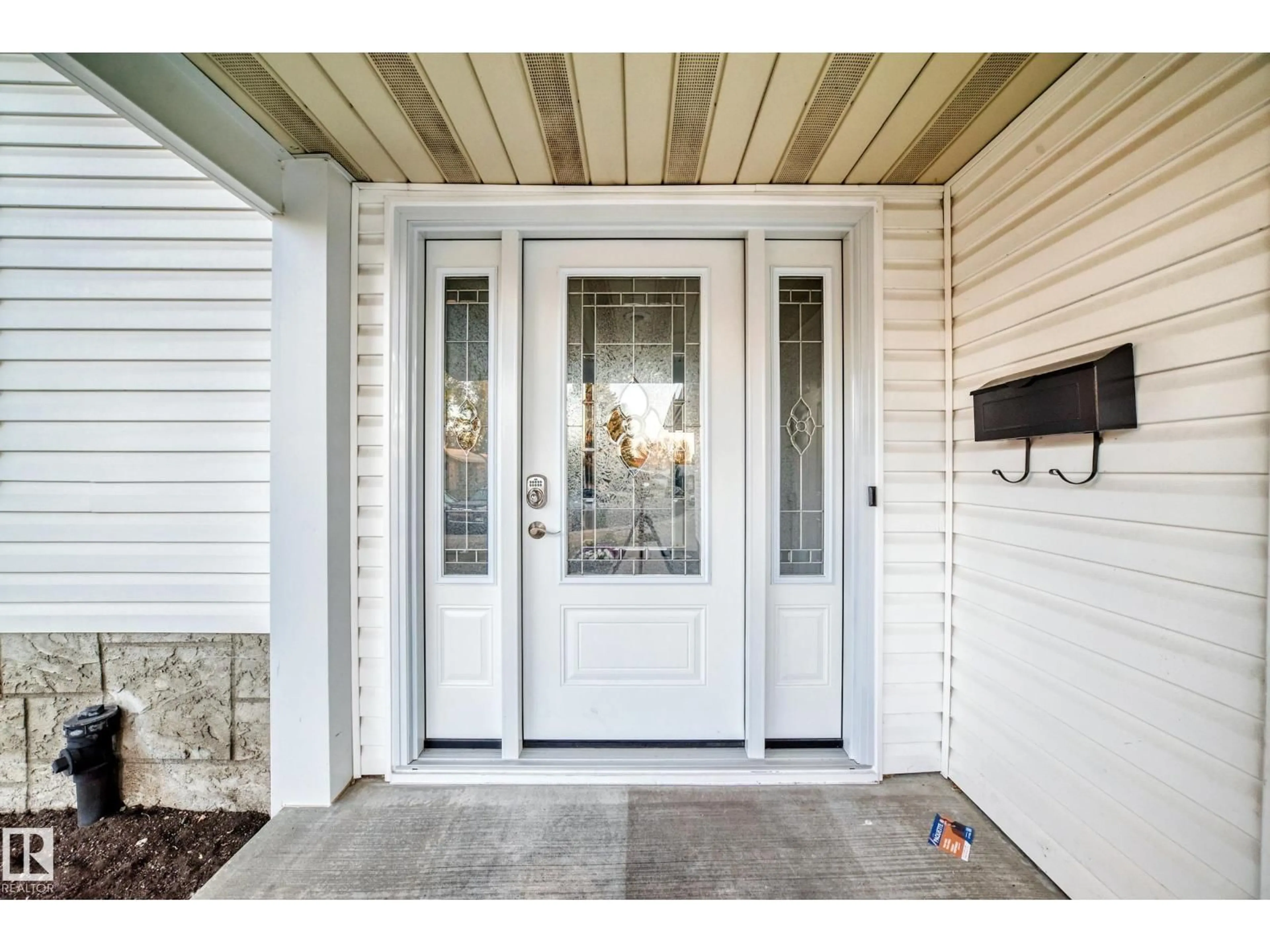 Indoor entryway for 88 HOMESTEAD CR, Edmonton Alberta T5A2Y3