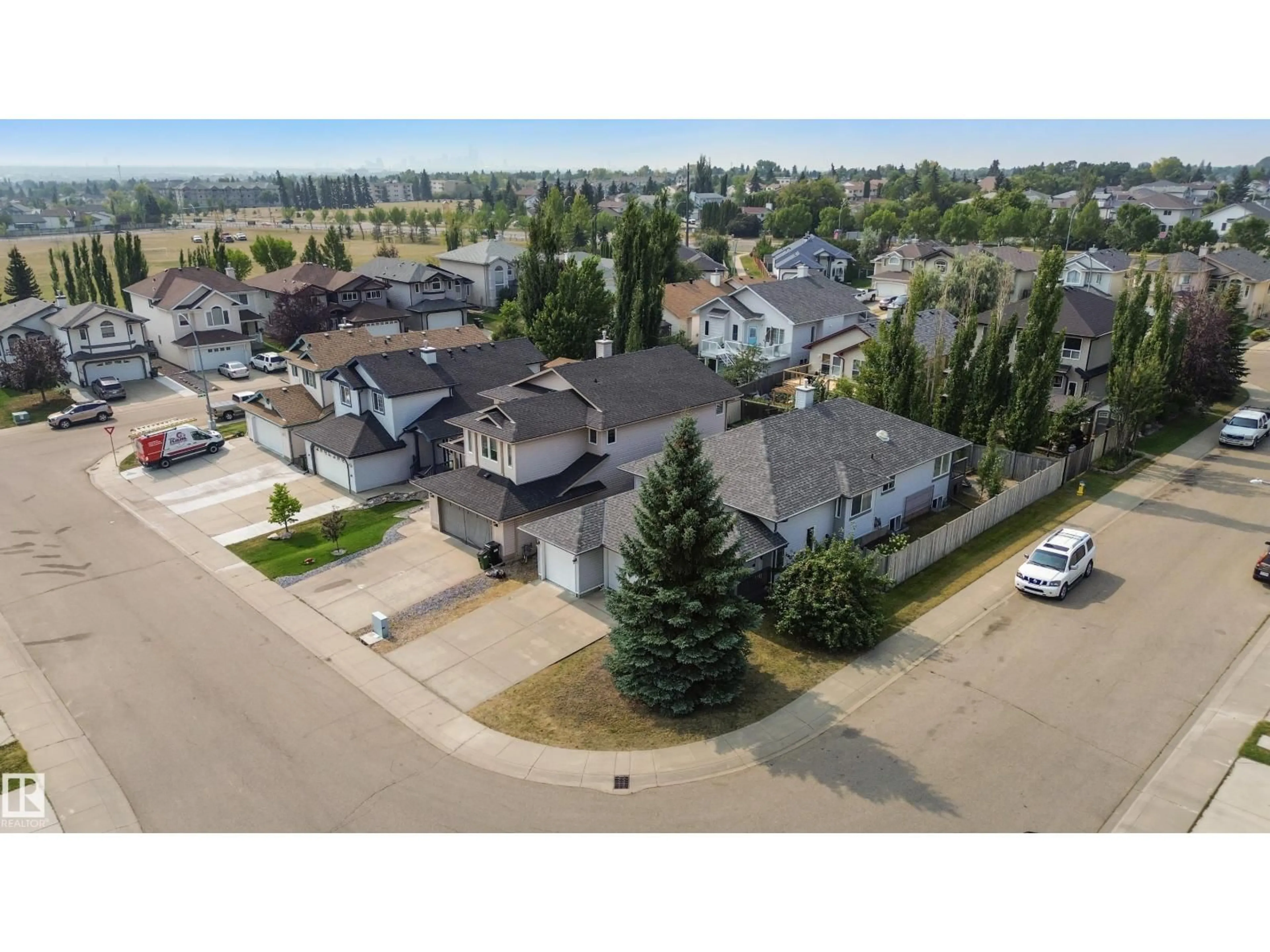A pic from outside/outdoor area/front of a property/back of a property/a pic from drone, street for NW - 15216 49 ST, Edmonton Alberta T5Y3C1