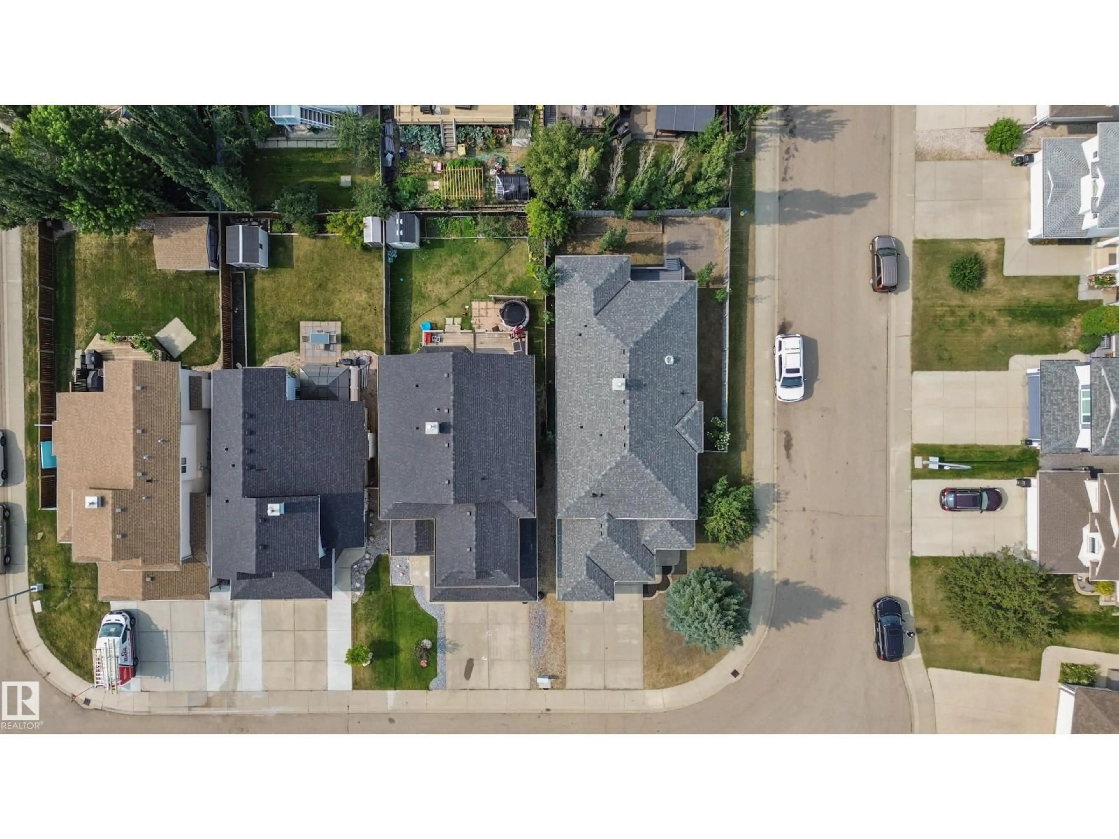 A pic from outside/outdoor area/front of a property/back of a property/a pic from drone, street for NW - 15216 49 ST, Edmonton Alberta T5Y3C1