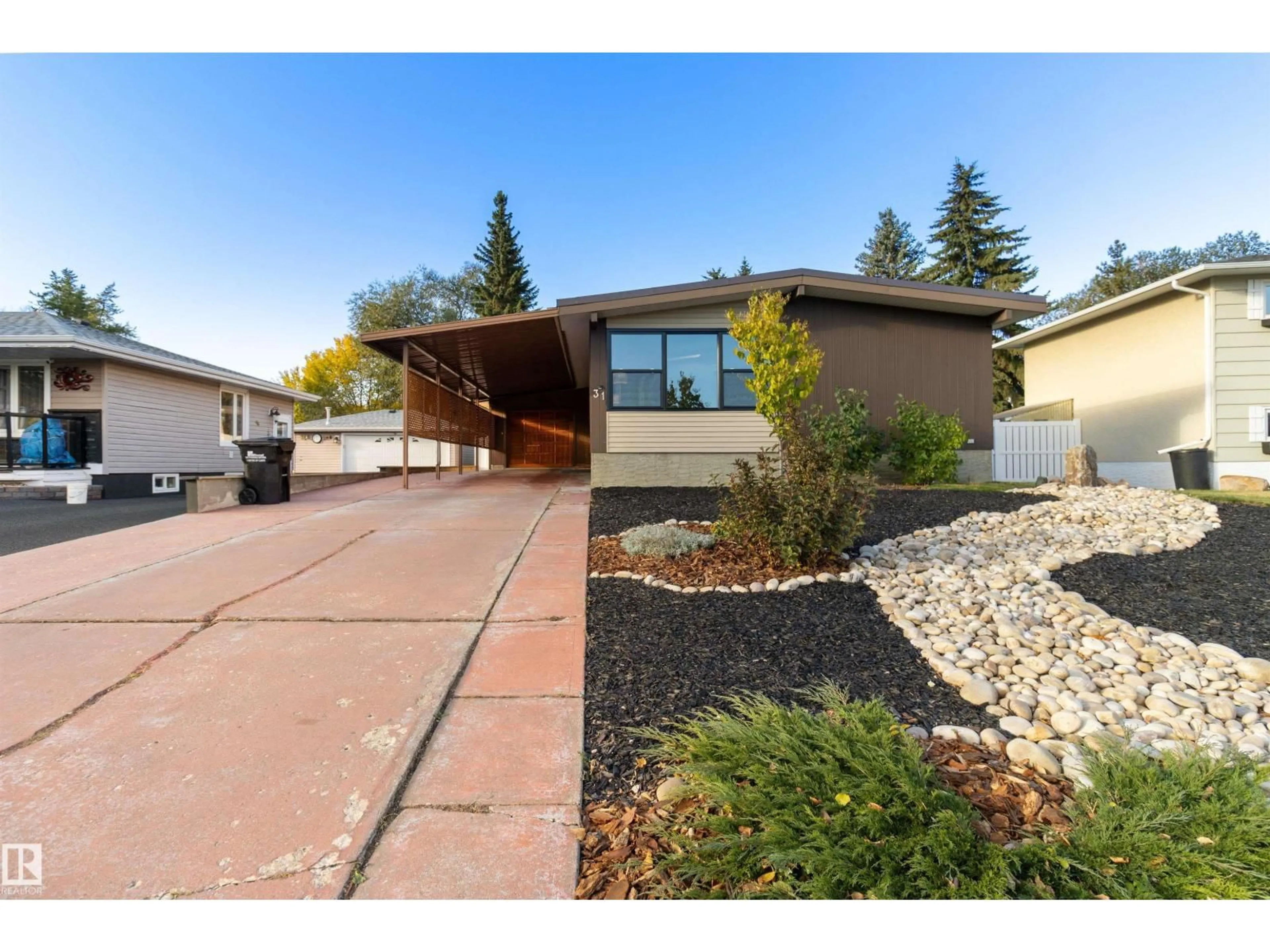 Home with vinyl exterior material, street for 31 CURLEW CR, Sherwood Park Alberta T8A0H3
