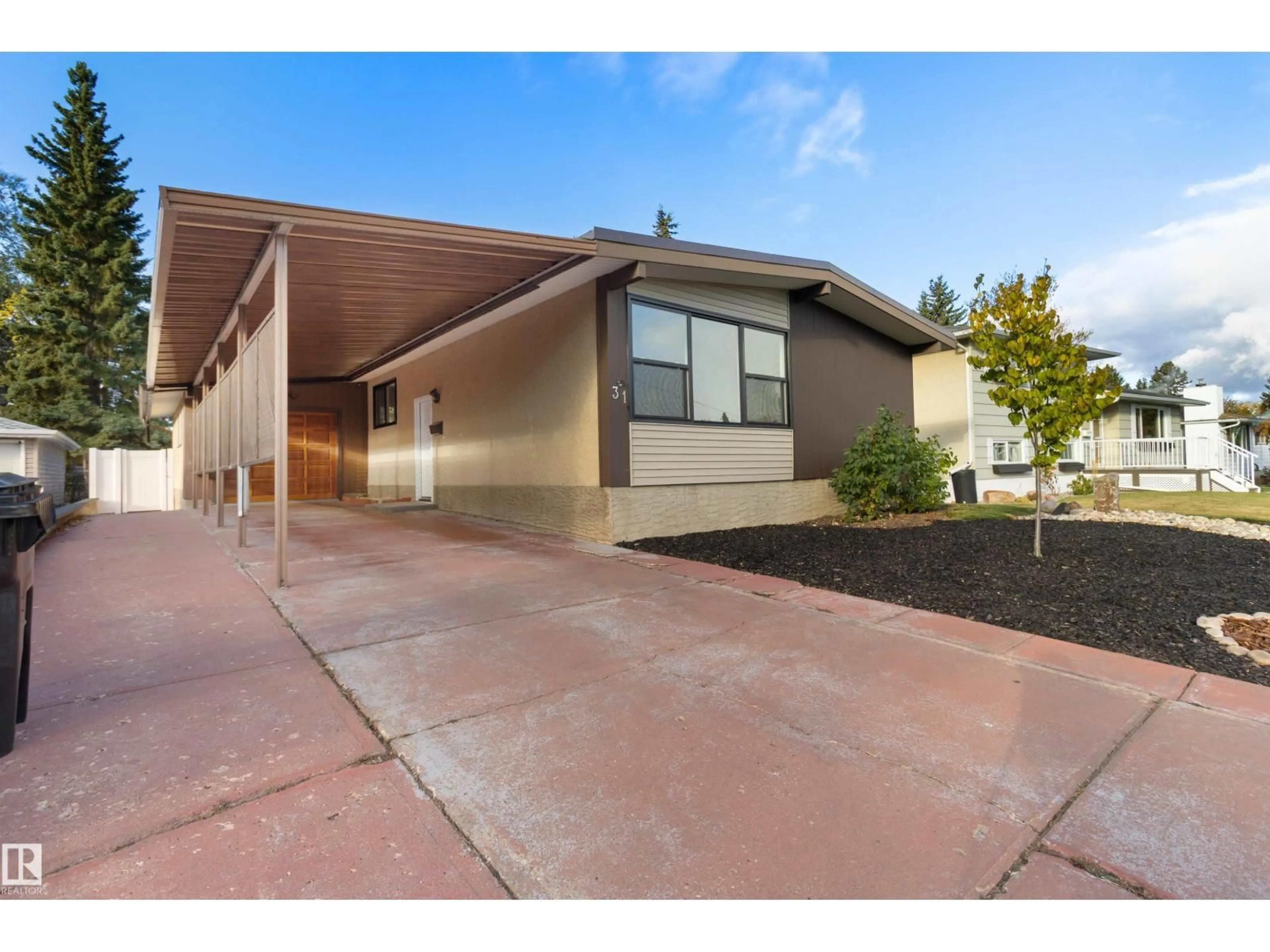 Home with vinyl exterior material, street for 31 CURLEW CR, Sherwood Park Alberta T8A0H3