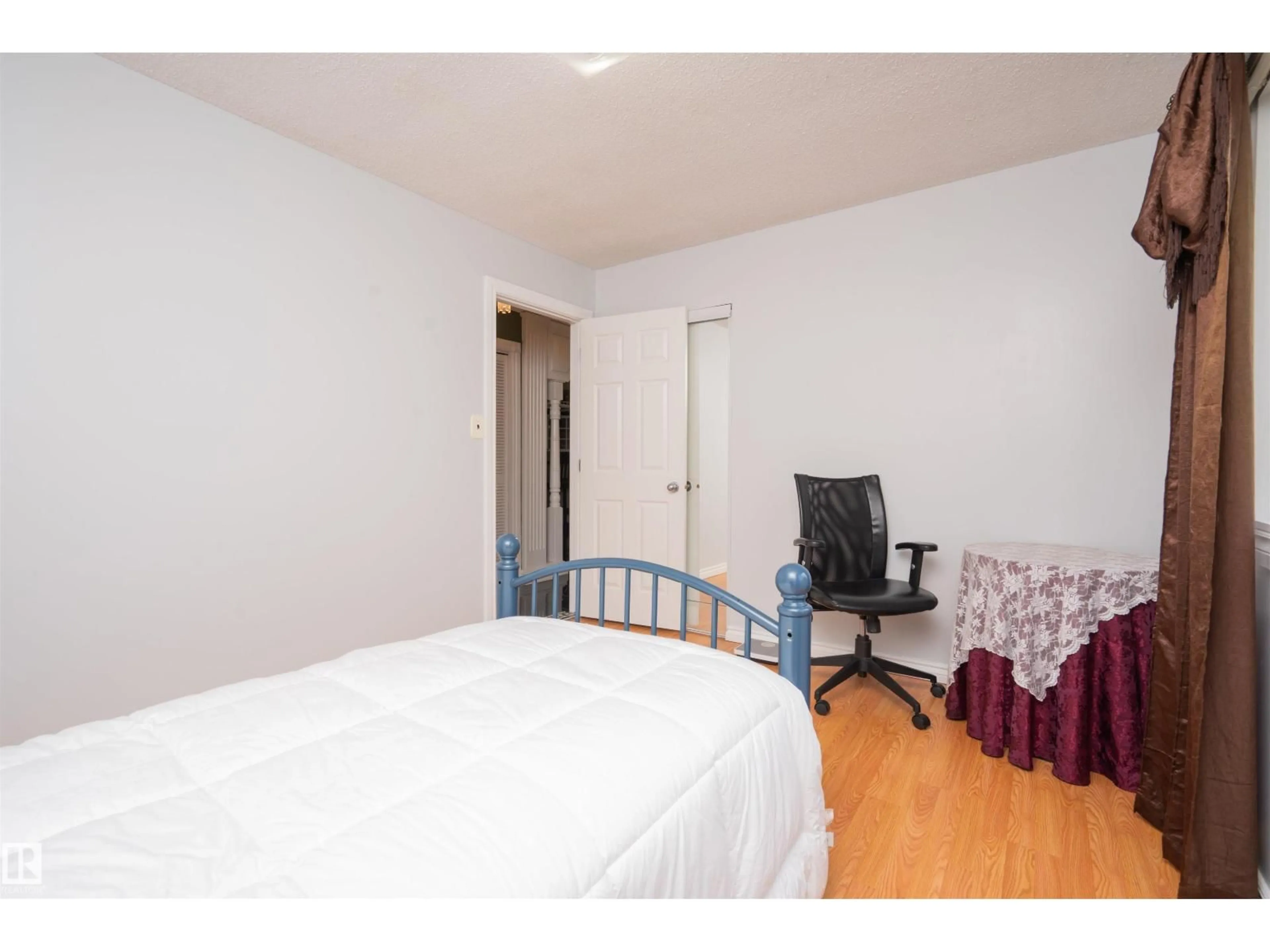 A pic of a room for 8721 152 ST, Edmonton Alberta T5R1L9