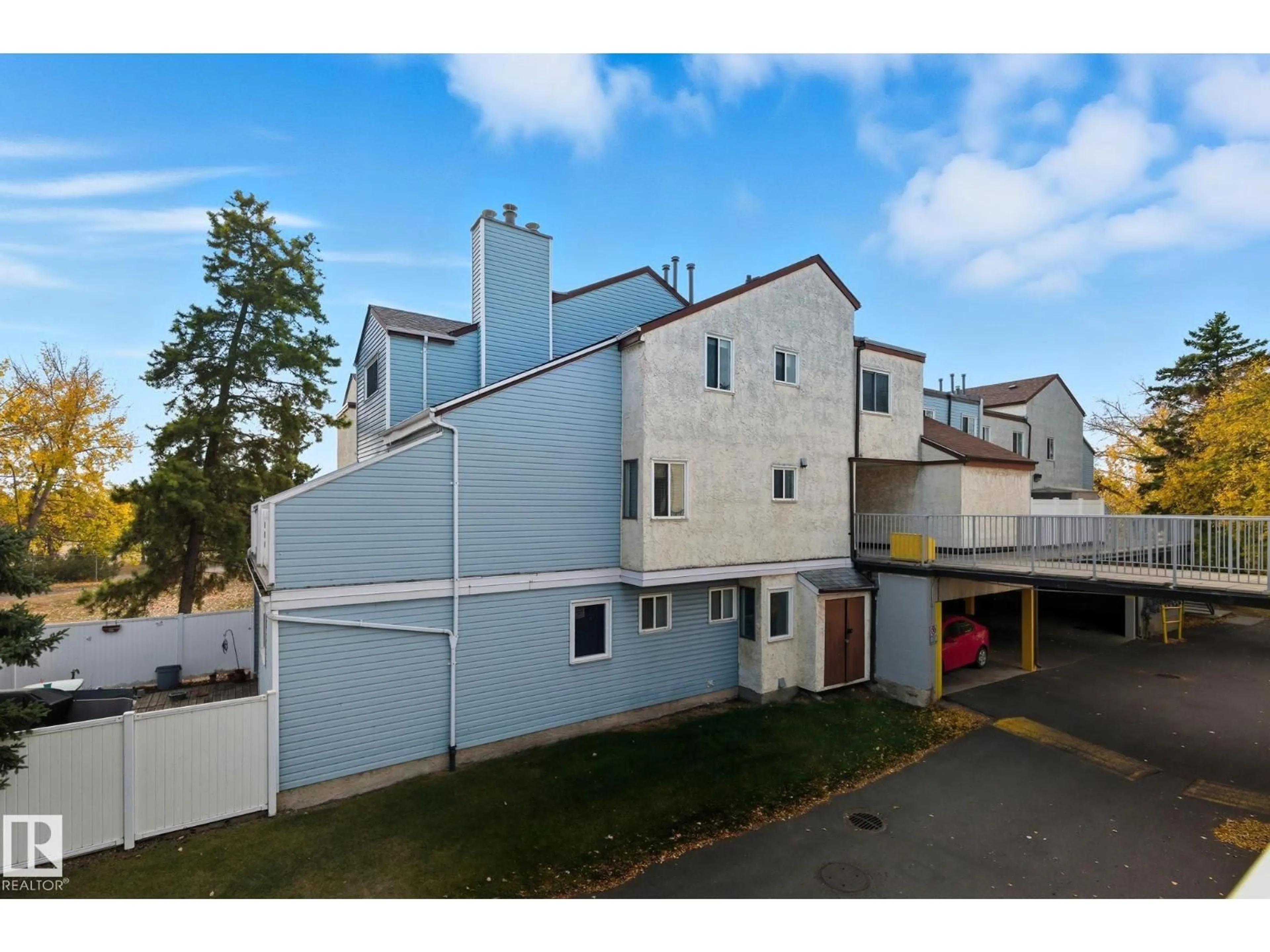 A pic from outside/outdoor area/front of a property/back of a property/a pic from drone, unknown for 181 LANCASTER TC, Edmonton Alberta T5X5T1