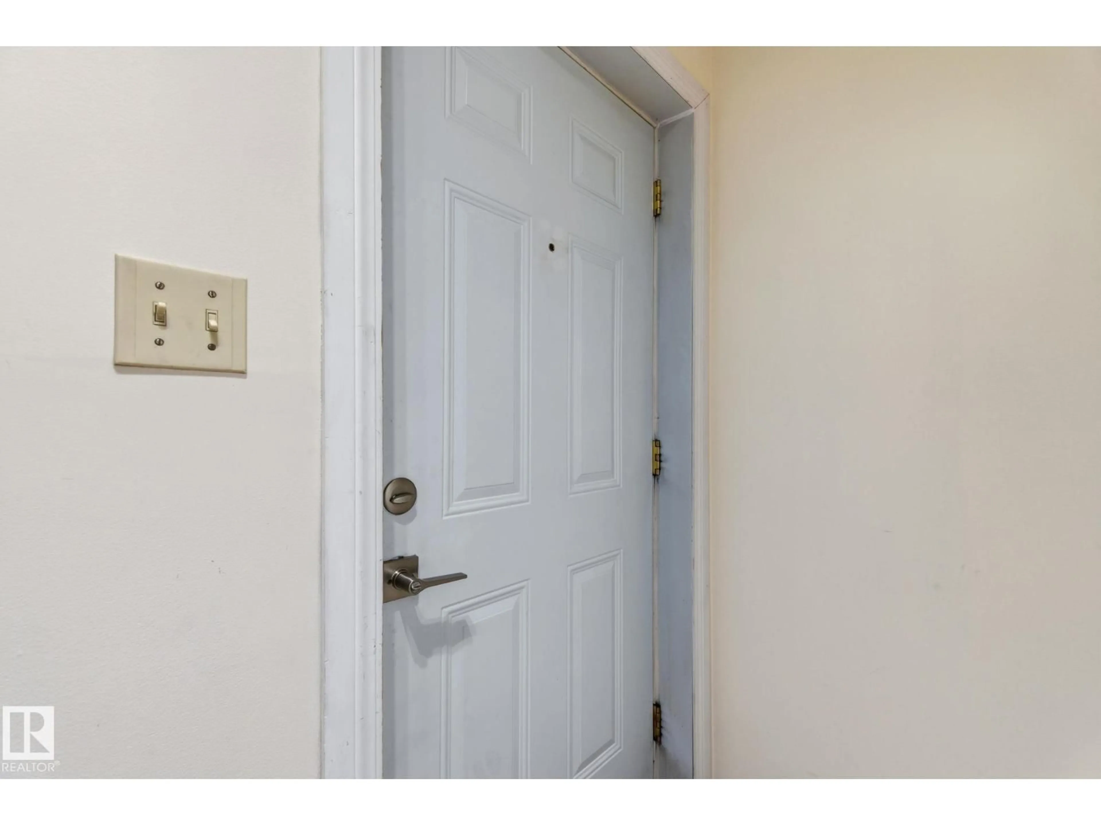 Indoor entryway for 181 LANCASTER TC, Edmonton Alberta T5X5T1