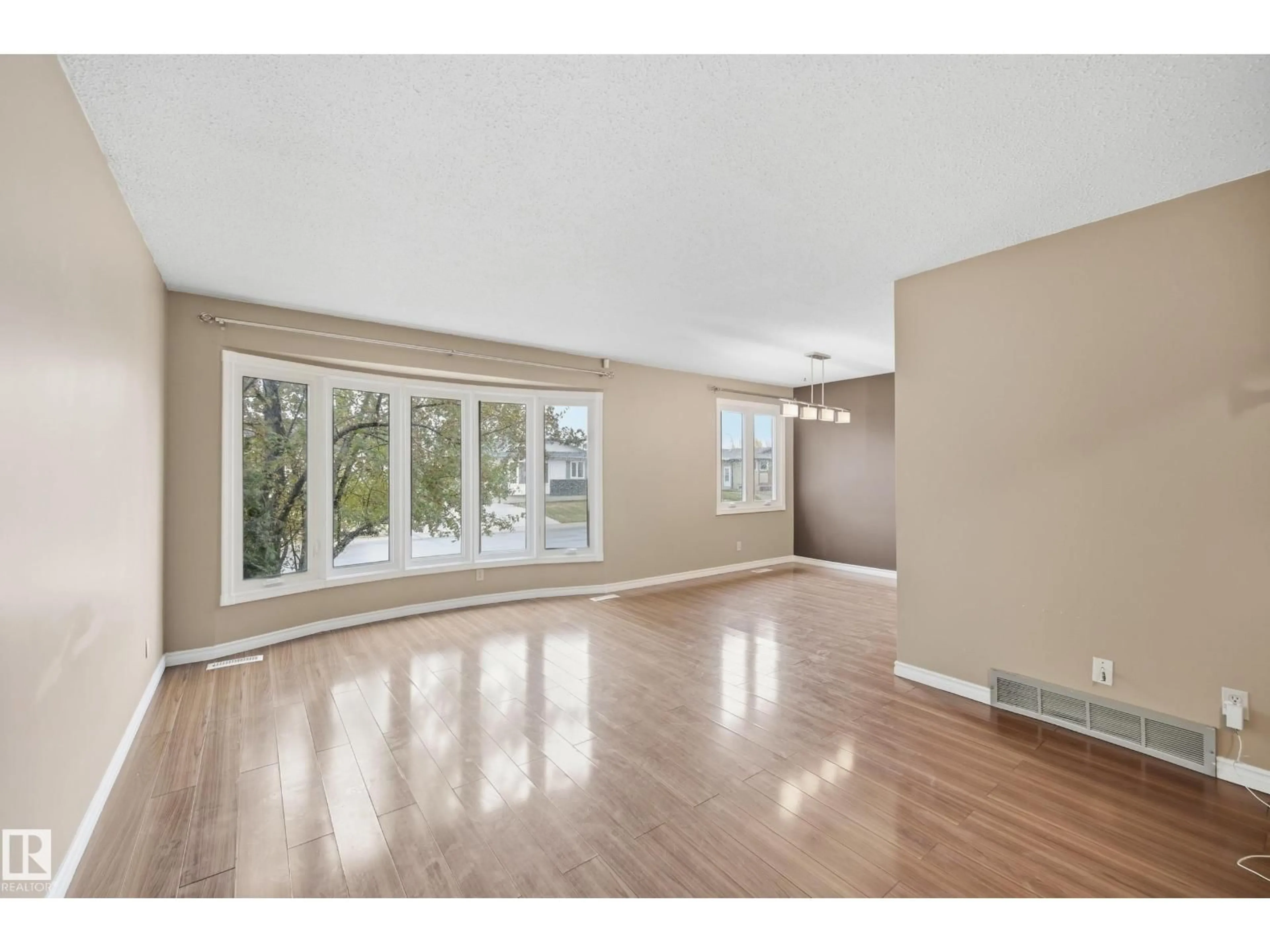 Unknown for 14231 24 ST, Edmonton Alberta T5Y1G2