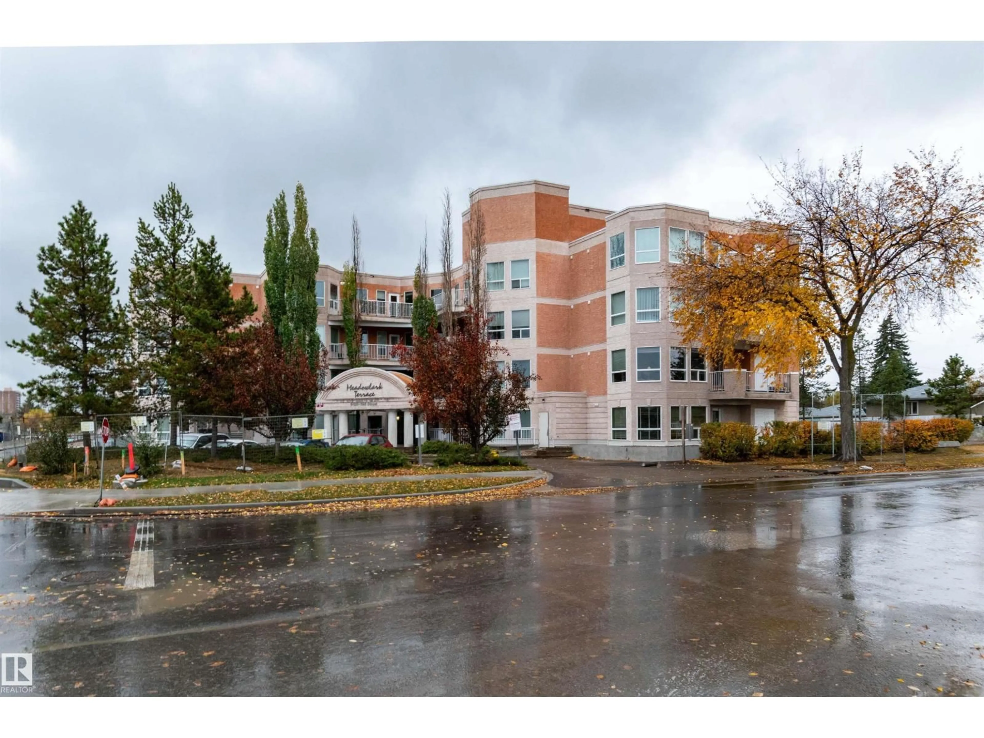 Blurry image for #104 - 9120 156 ST, Edmonton Alberta T5R1Y8