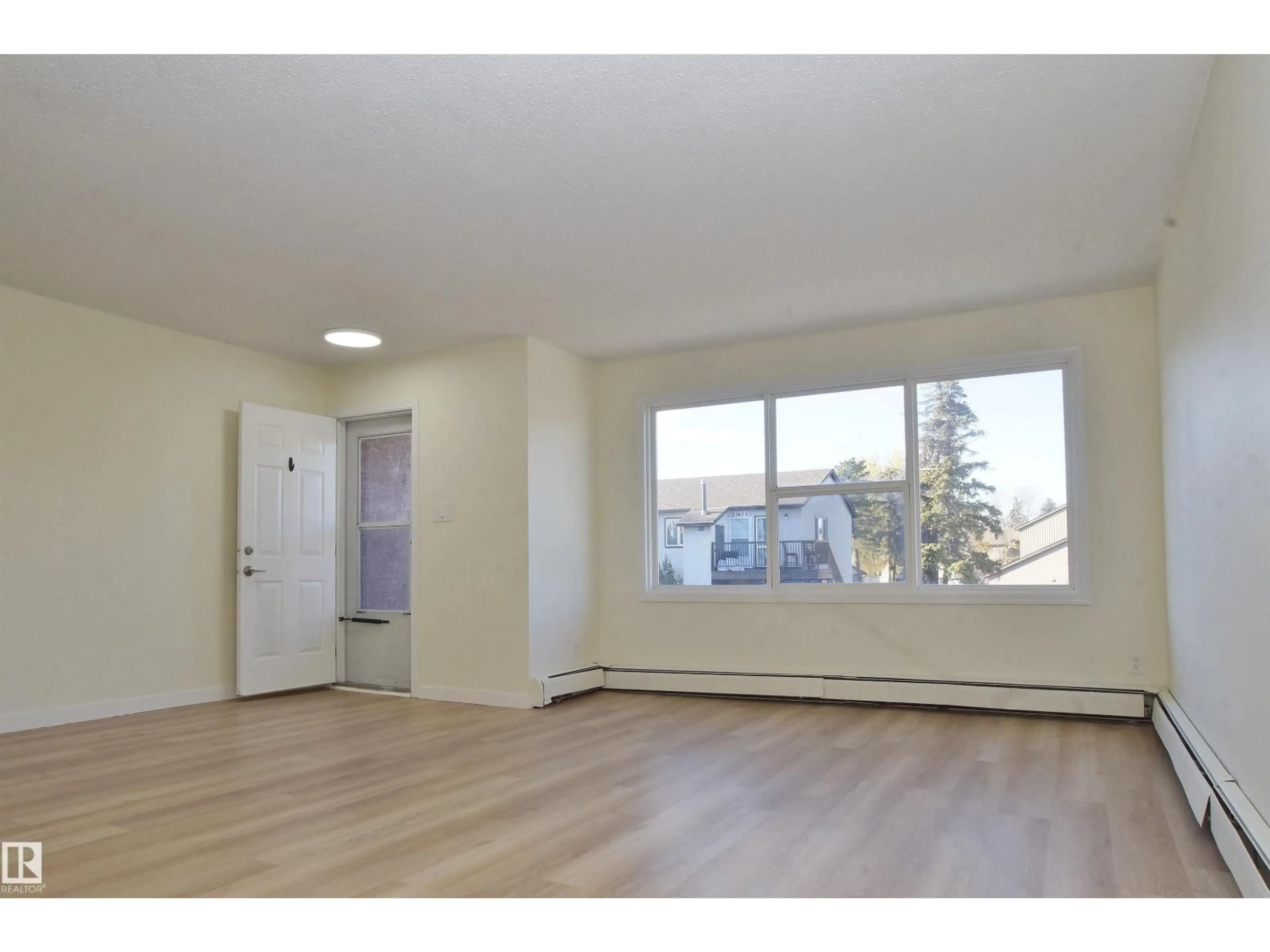 A pic of a room for 46 13590 38 ST NW, Edmonton Alberta T5A2W7