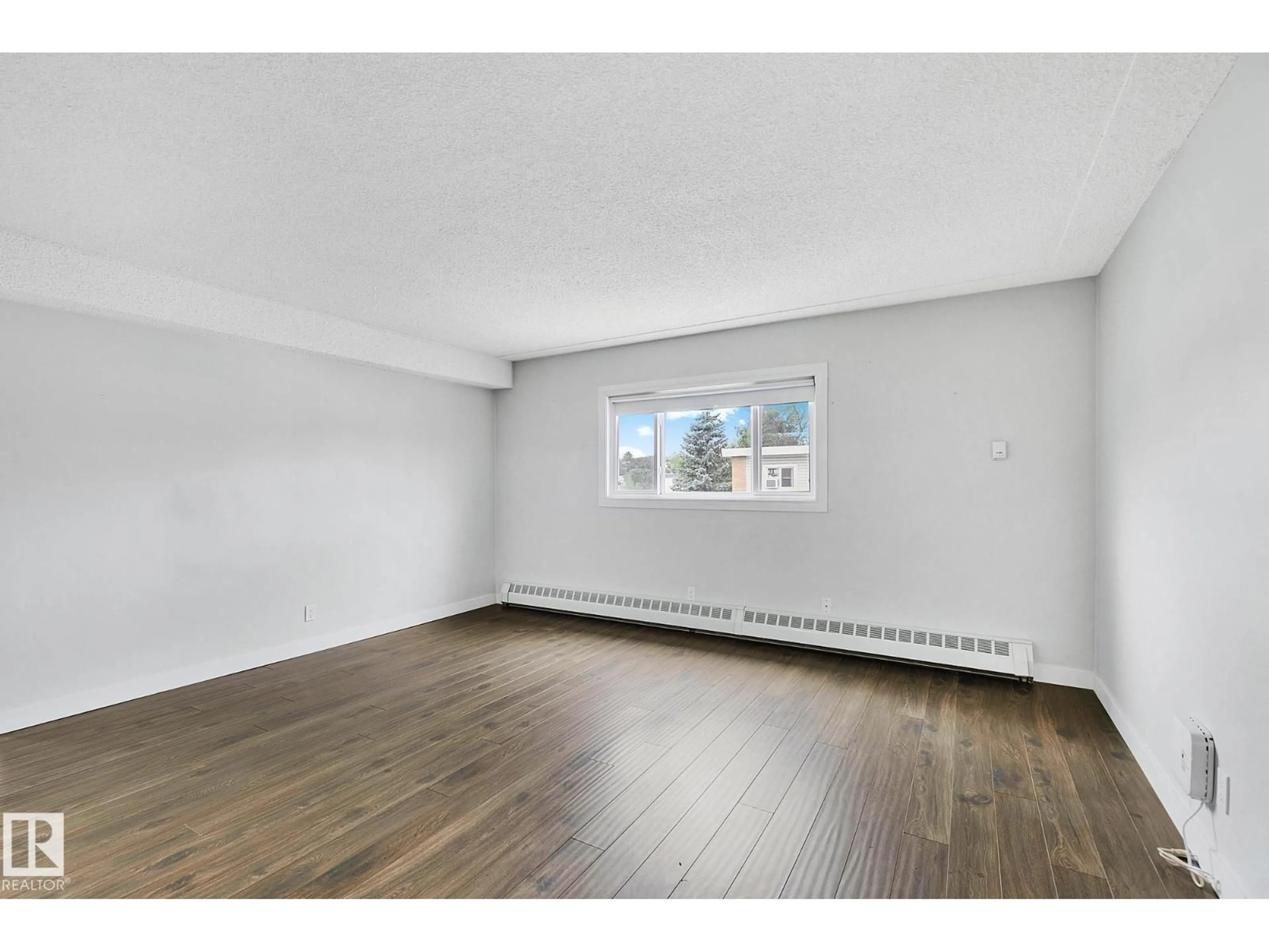 A pic of a room for #11 - 9630 82 AV, Edmonton Alberta T6C1A1