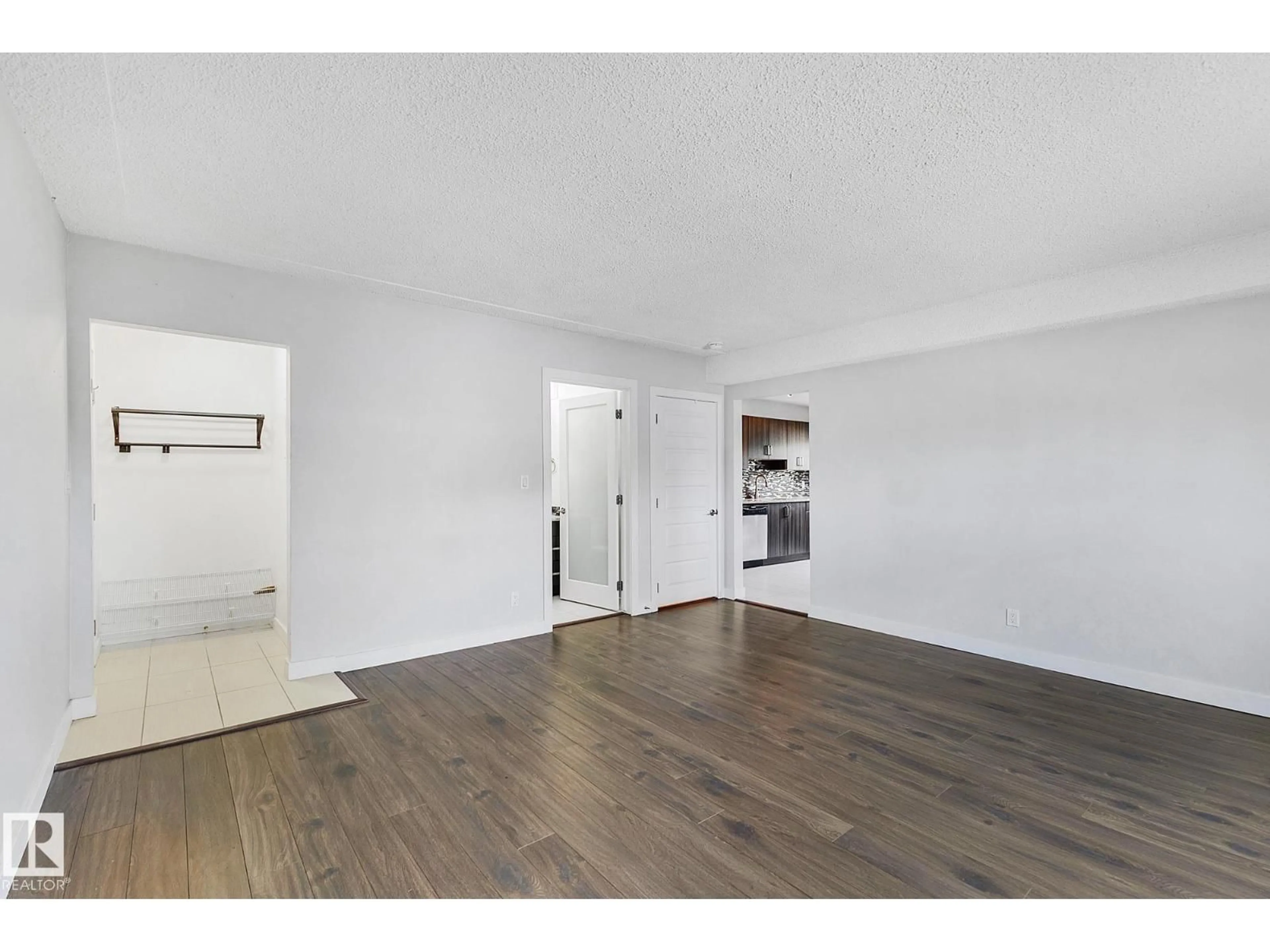 A pic of a room for #11 - 9630 82 AV, Edmonton Alberta T6C1A1