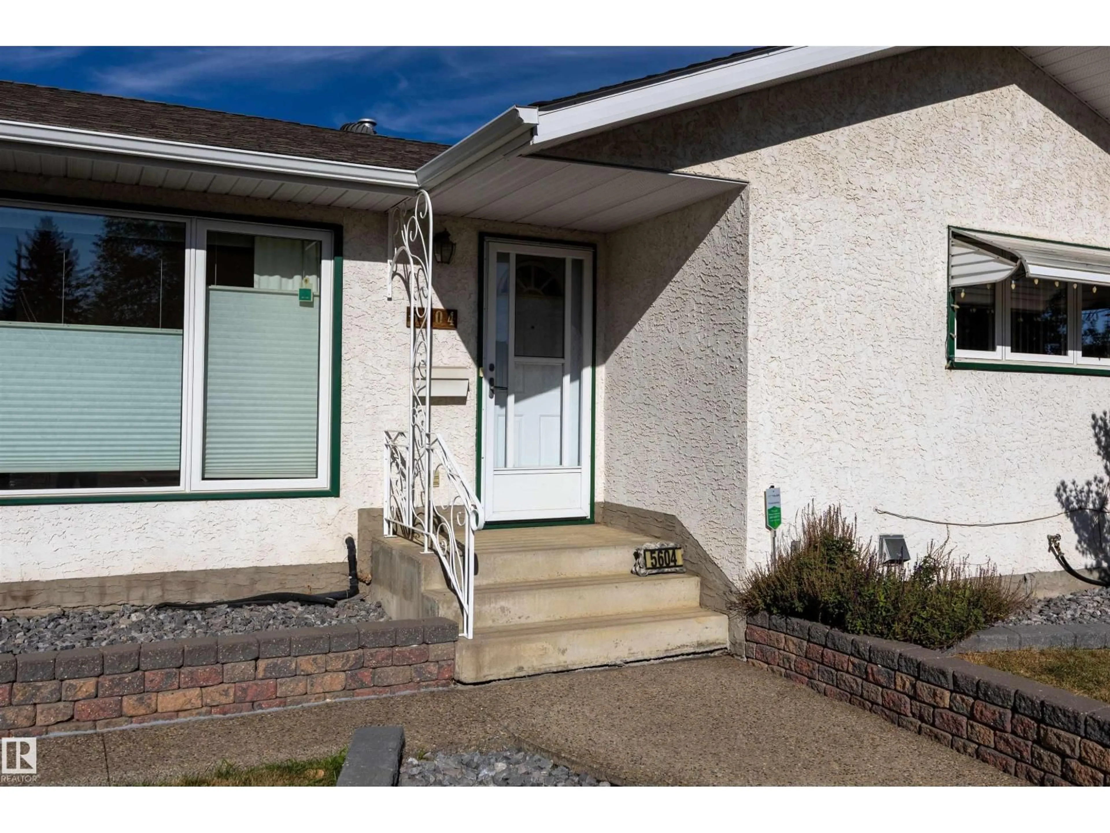 Home with vinyl exterior material, street for 5604 94A AV, Edmonton Alberta T6B0Y5