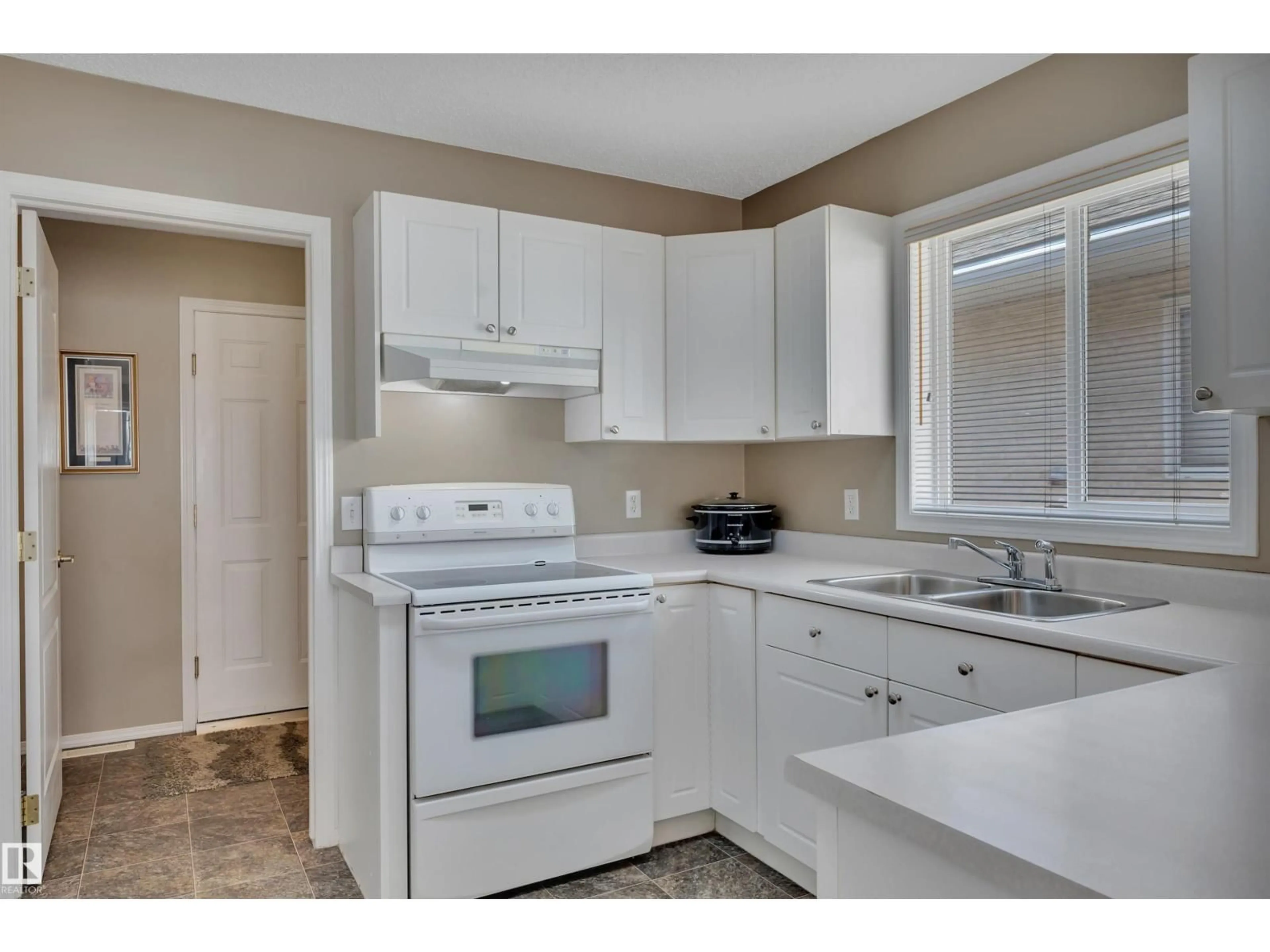 Standard kitchen, unknown for 14428 MILLER BV, Edmonton Alberta T5Y2Y6