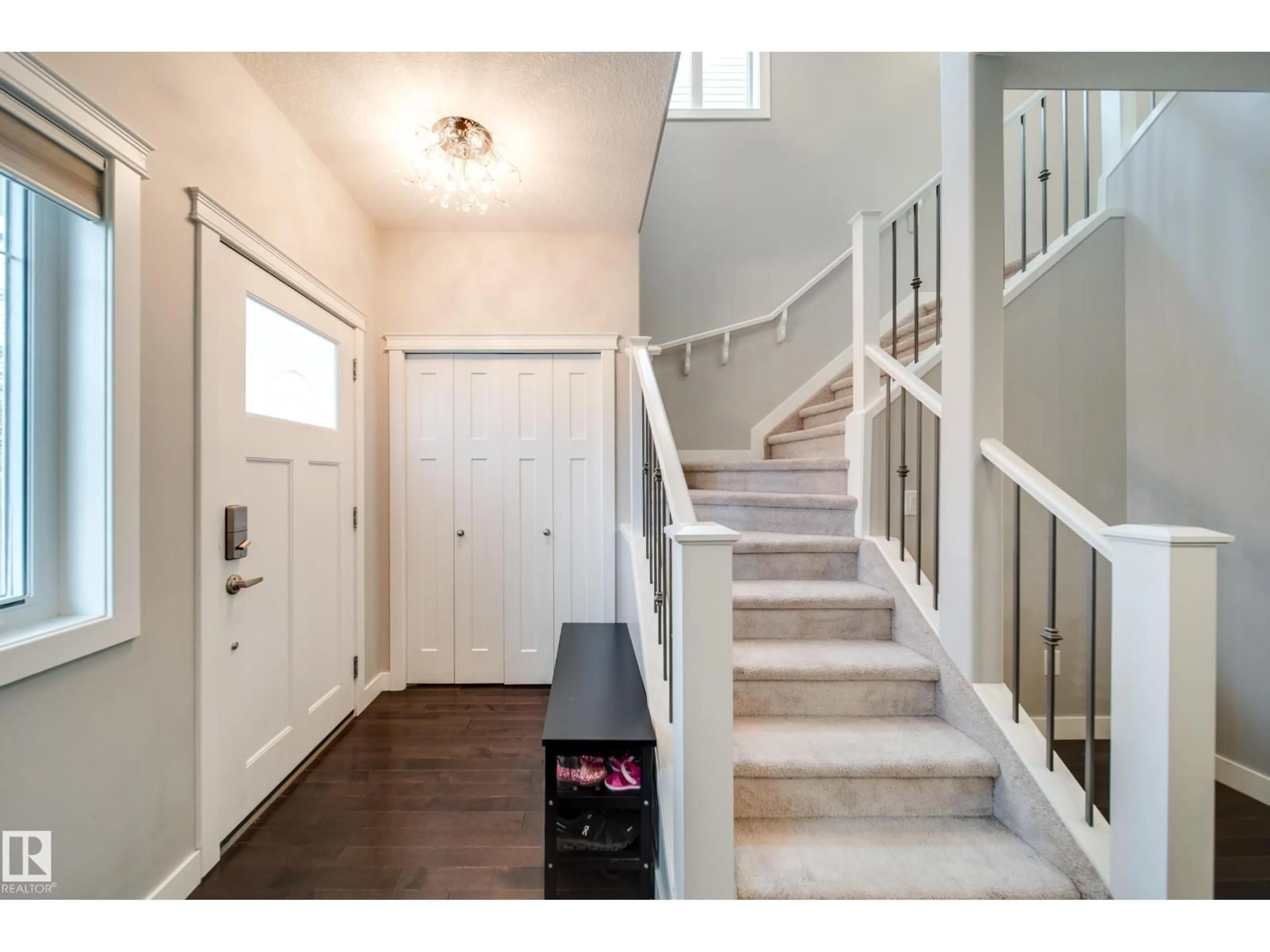 Indoor entryway for 4047 MORRISON WY, Edmonton Alberta T5E6S7