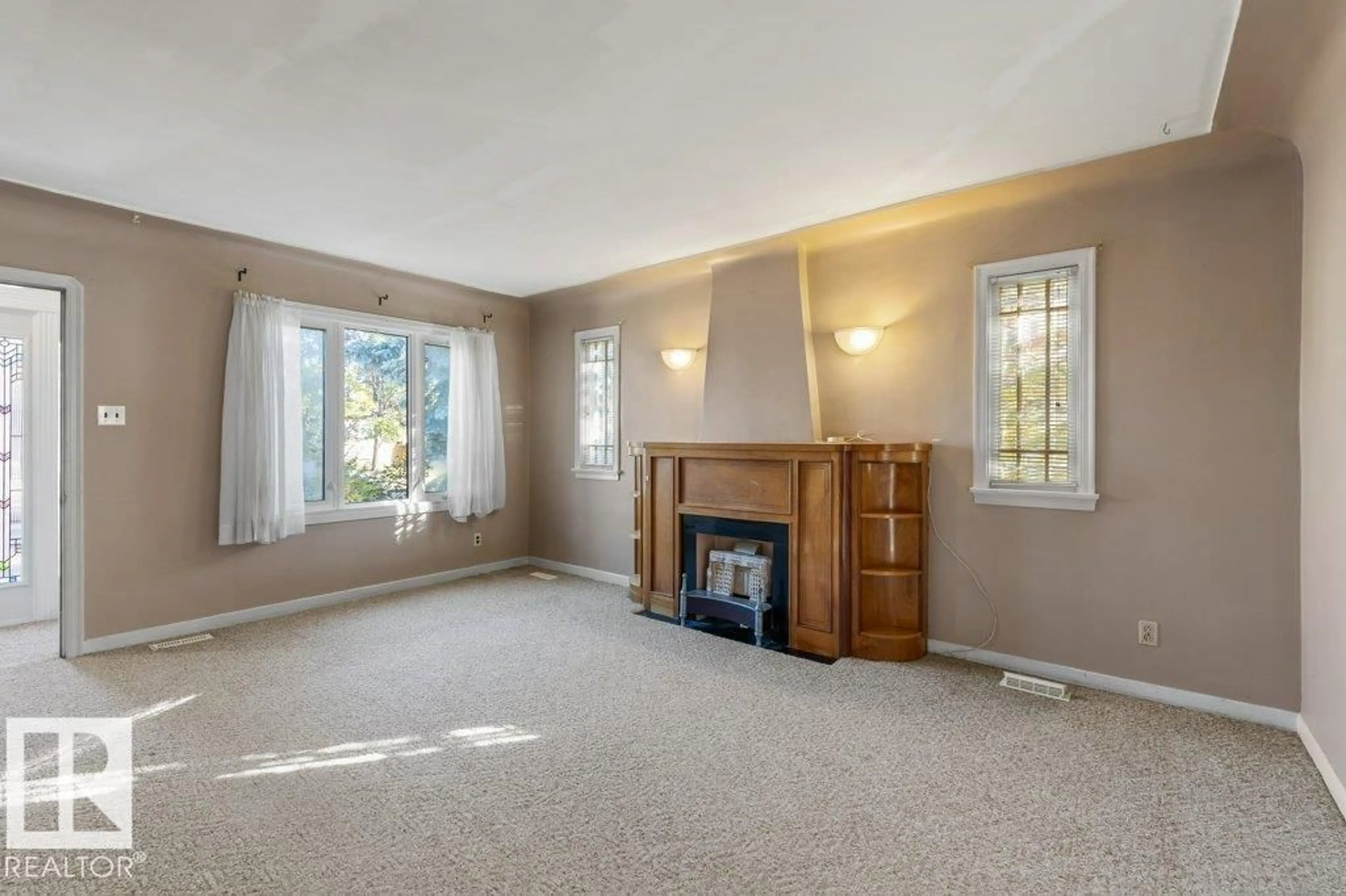 Living room with furniture, carpet floor for NW - 11208 79 ST, Edmonton Alberta T5B2J7