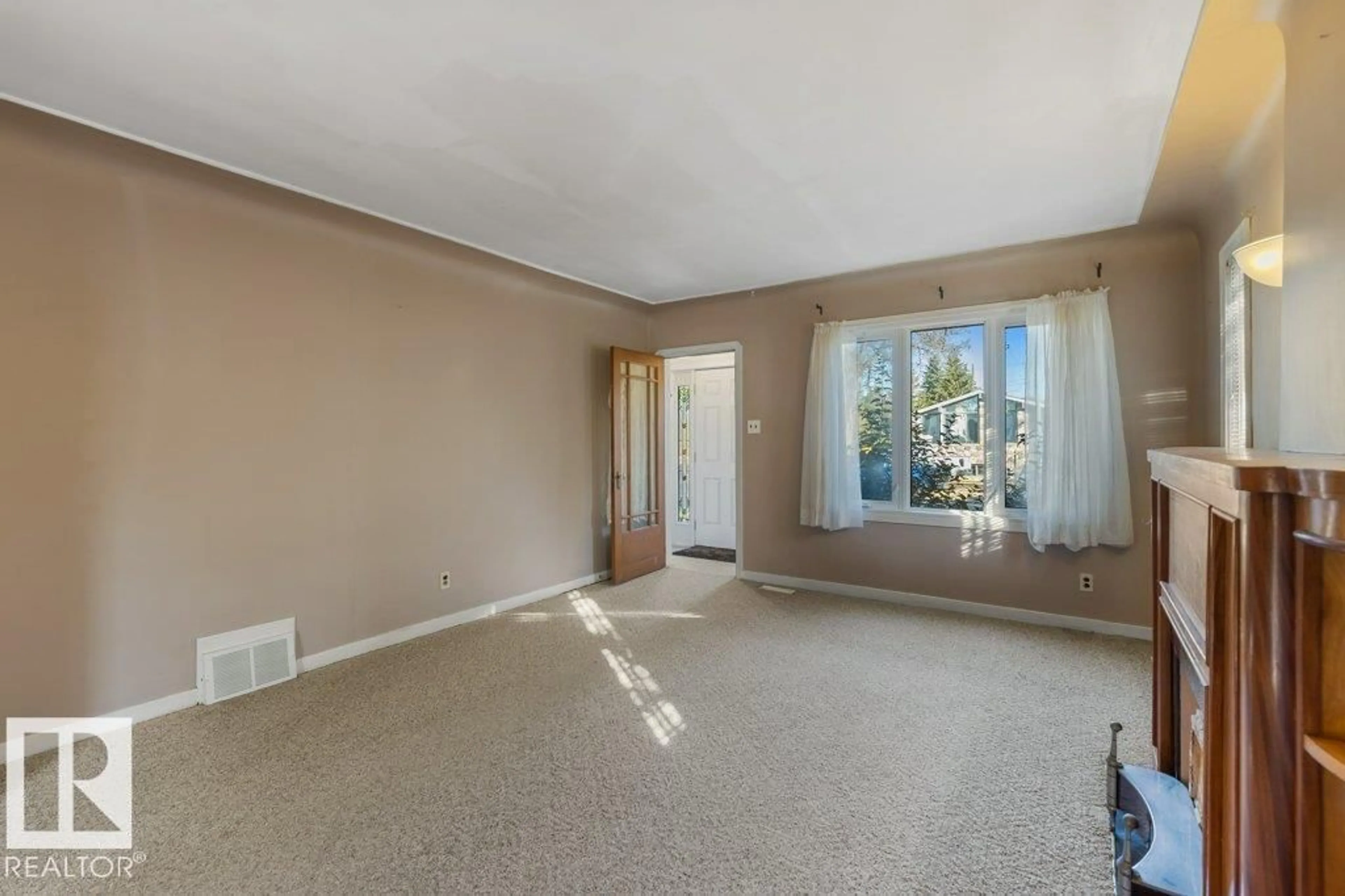 A pic of a room for NW - 11208 79 ST, Edmonton Alberta T5B2J7