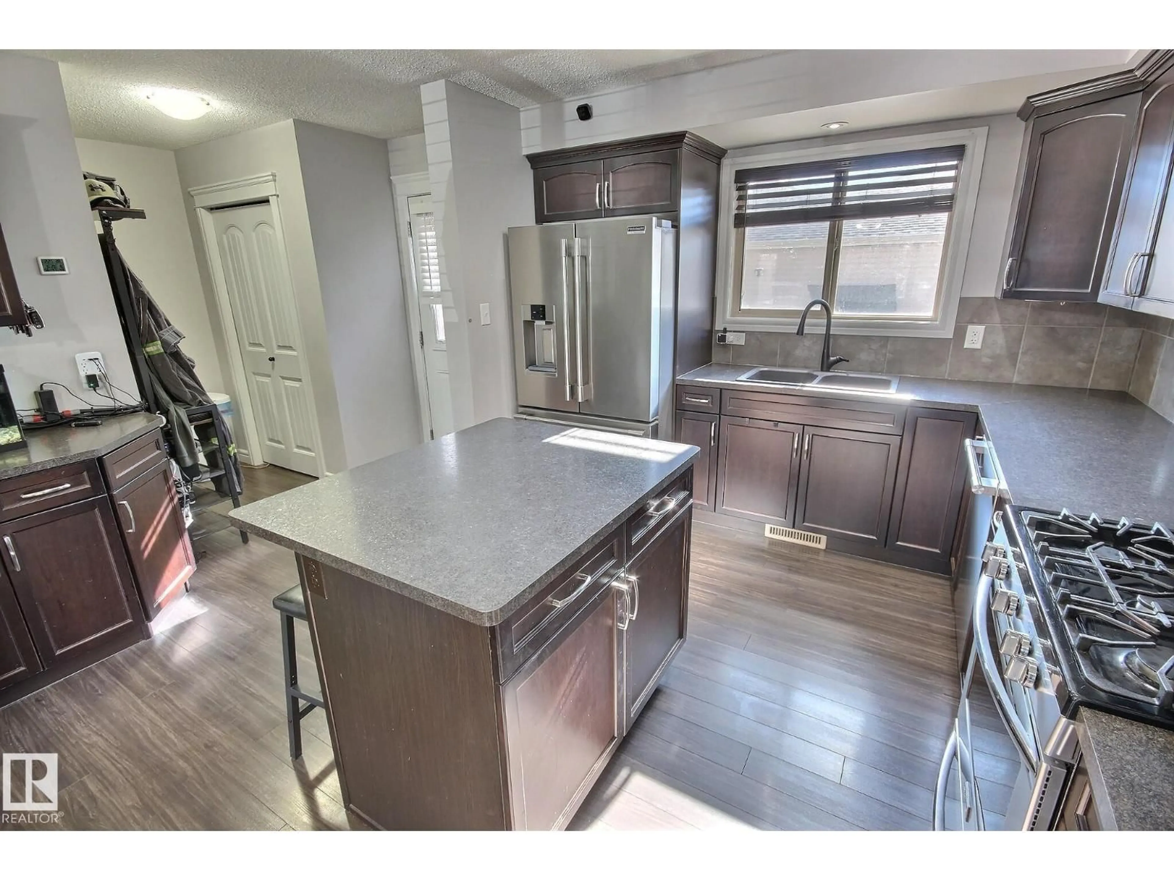 Open concept kitchen, unknown for 351 NELSON DR, Spruce Grove Alberta T7X0N9
