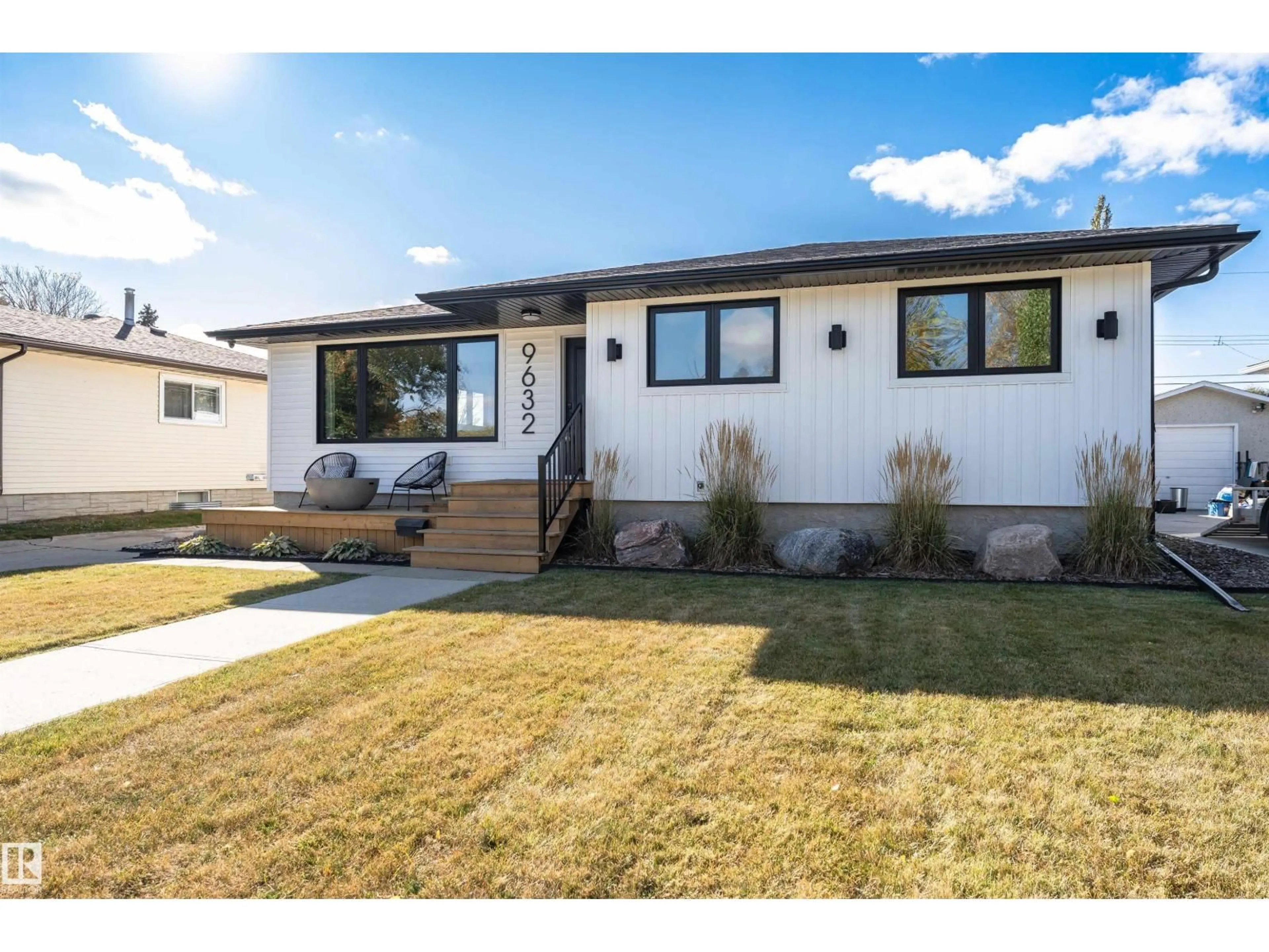 Home with vinyl exterior material, street for 9632 68A ST, Edmonton Alberta T6B1V2