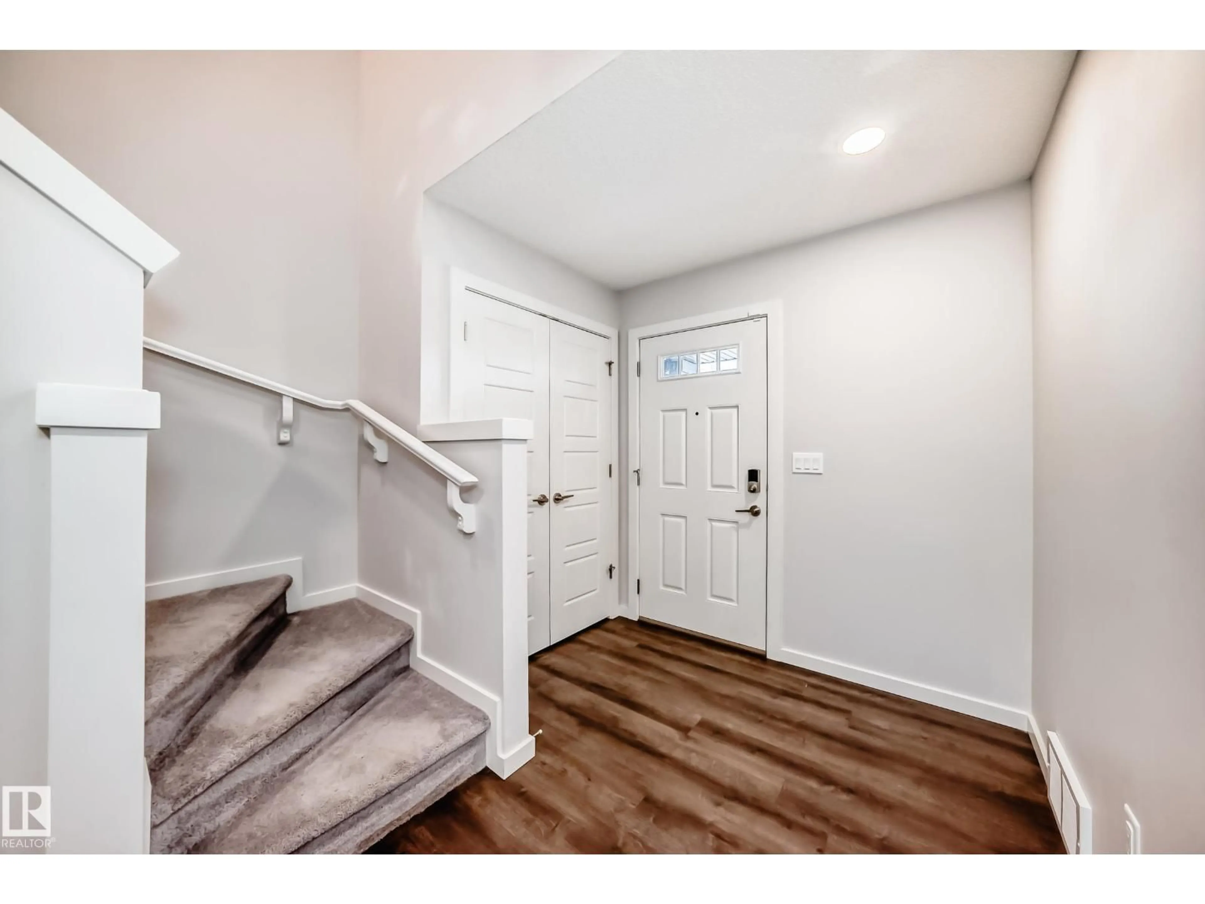 Indoor entryway for 8723 221 ST, Edmonton Alberta T5T7H7