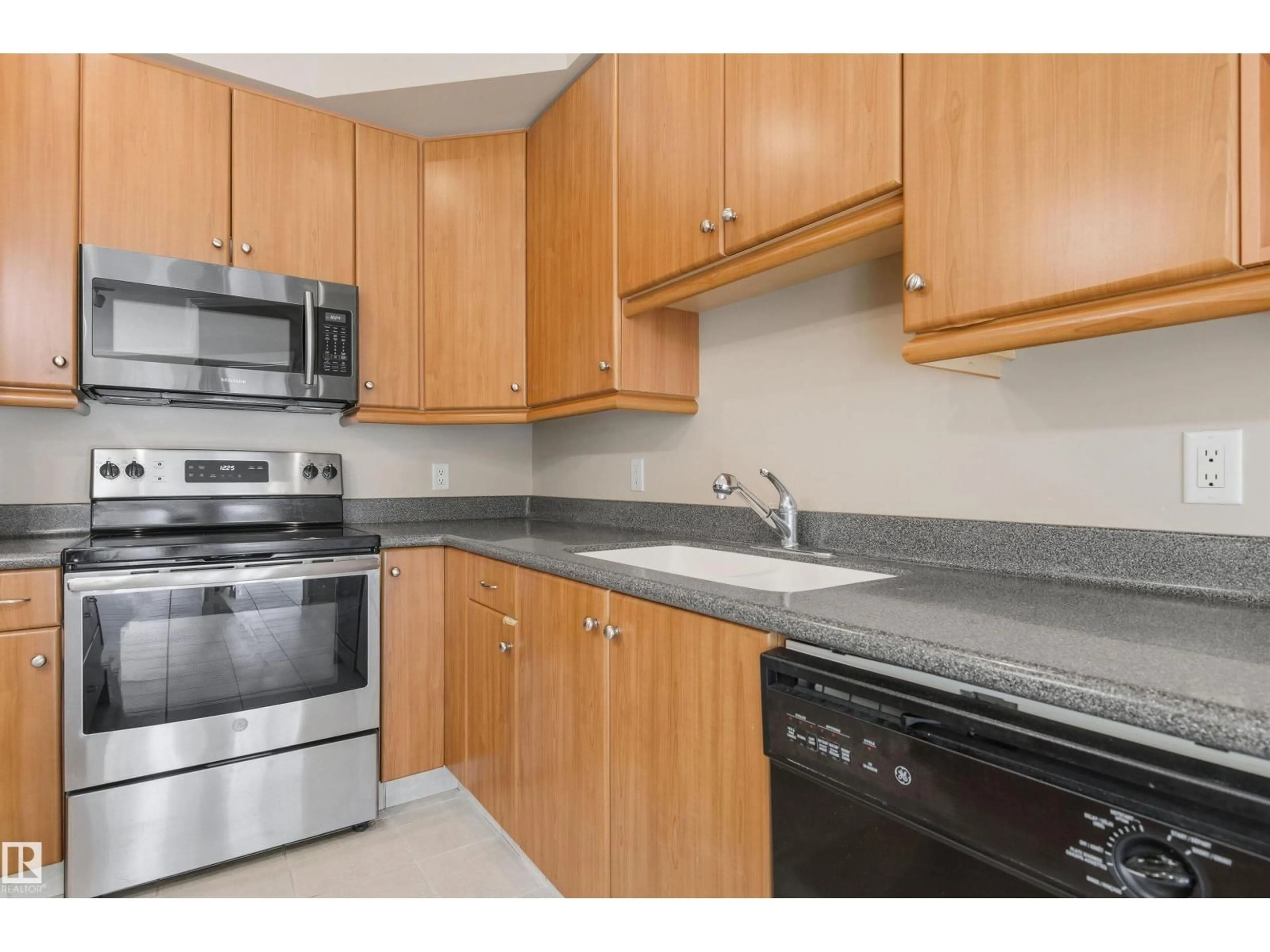 Standard kitchen, unknown for 208 - 10116 80 AV, Edmonton Alberta T6E6V7