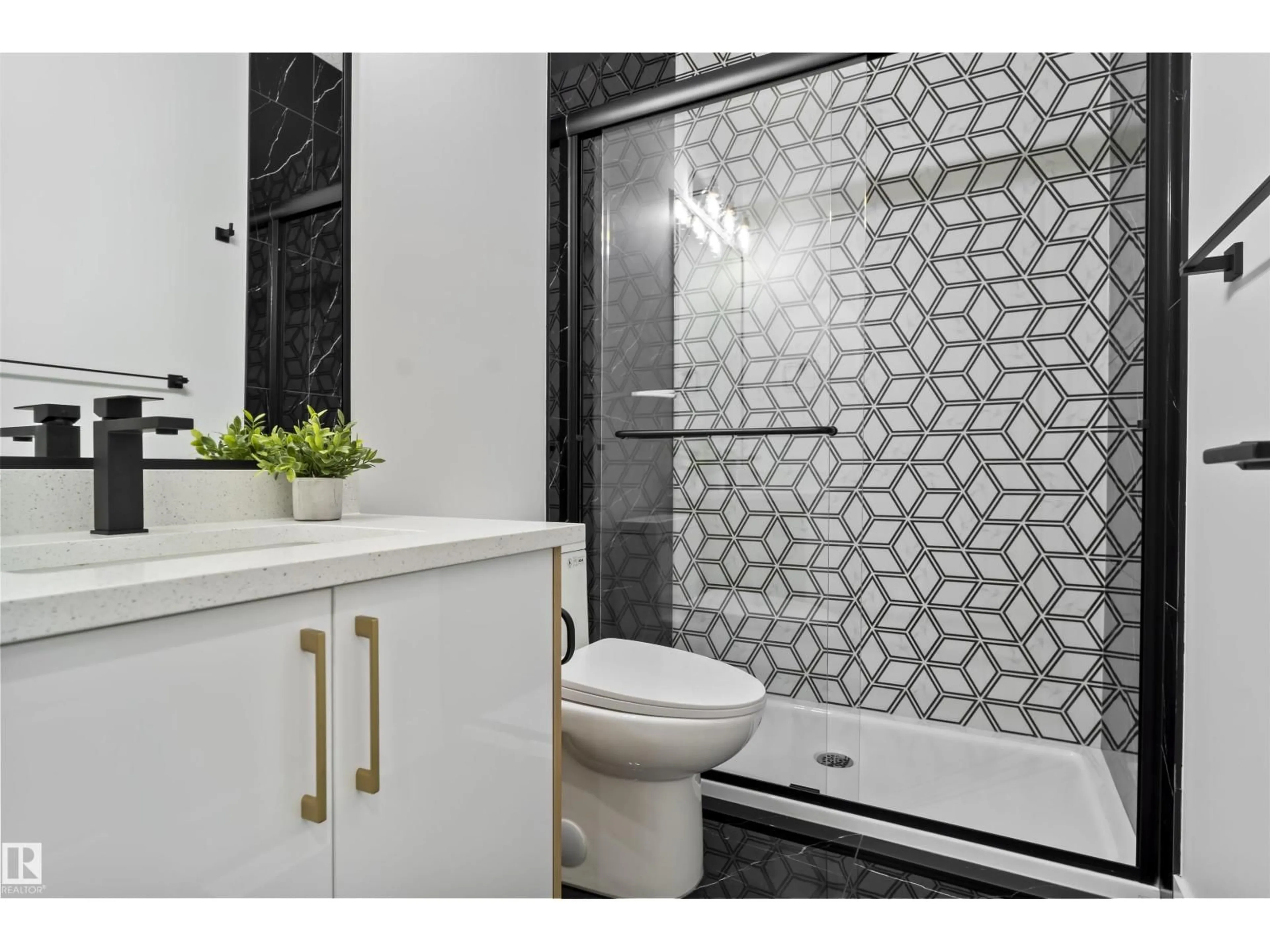 Contemporary bathroom, ceramic/tile floor for 13132 187 AV, Edmonton Alberta T6V0N3