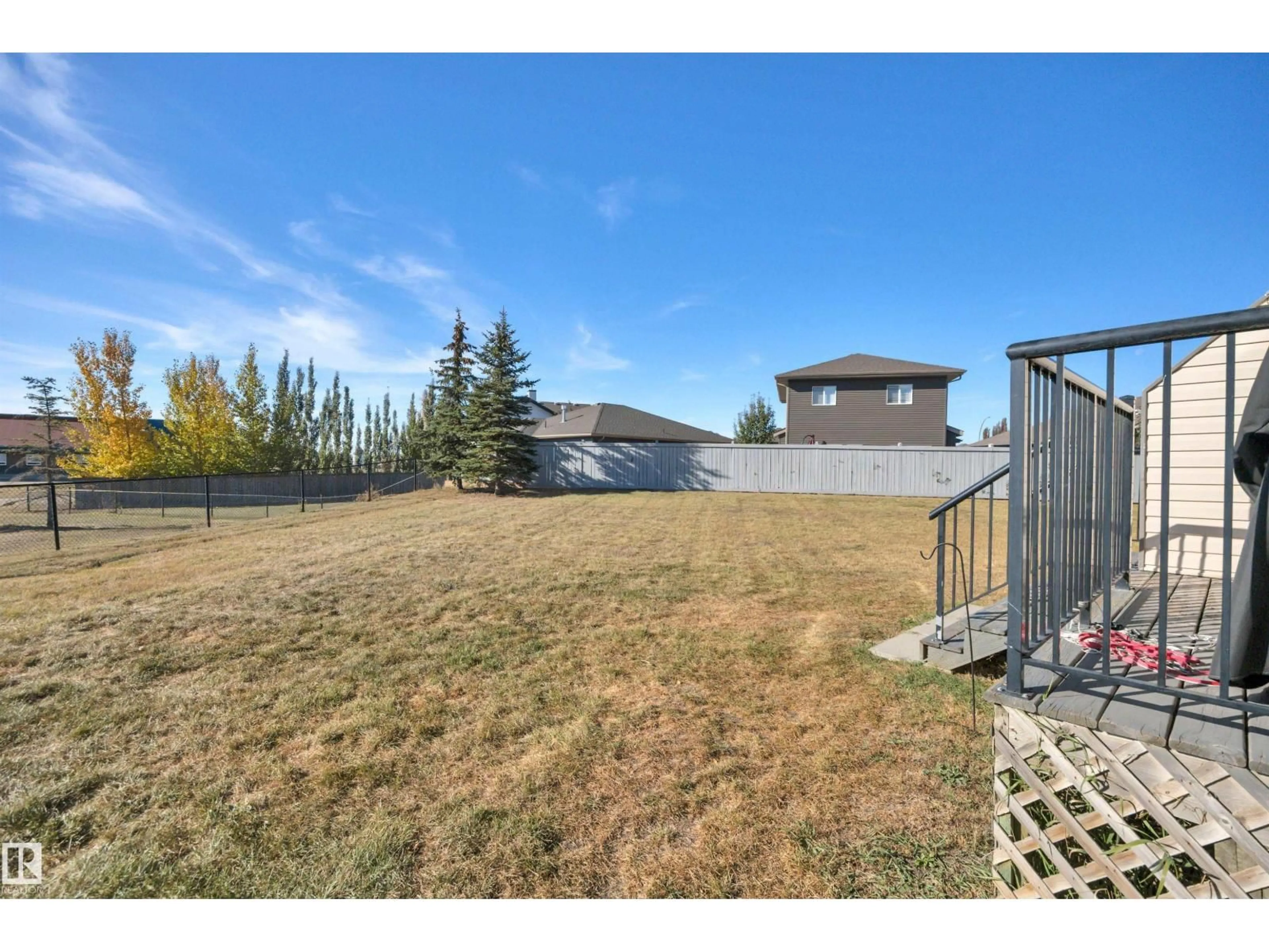 A pic from outside/outdoor area/front of a property/back of a property/a pic from drone, mountain view for 33 - 9511 102, Morinville Alberta T8R0C6