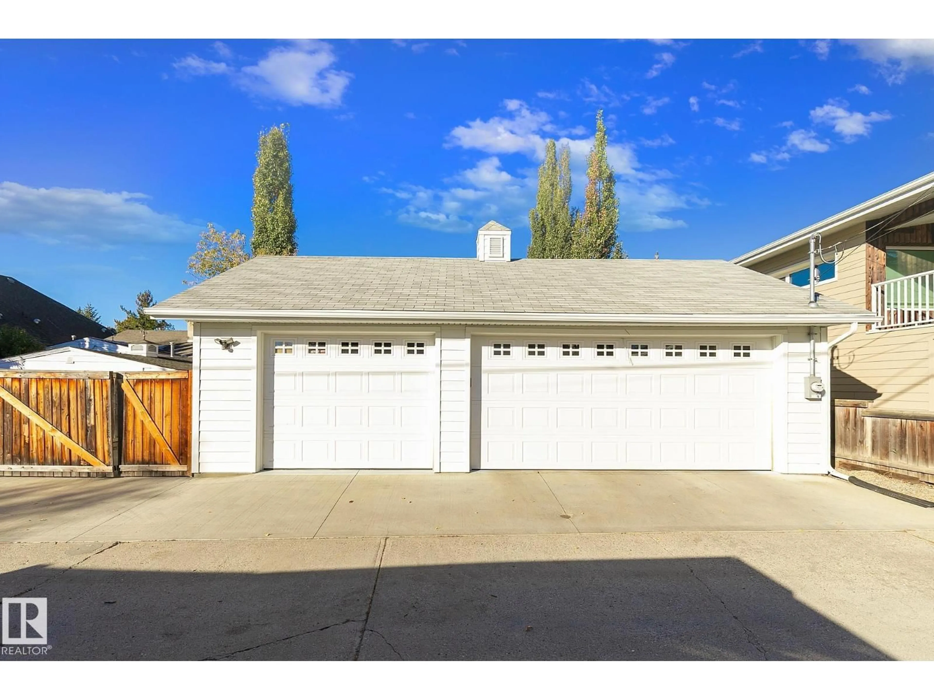 Indoor garage for 10611 137 ST NW, Edmonton Alberta T5N2H5