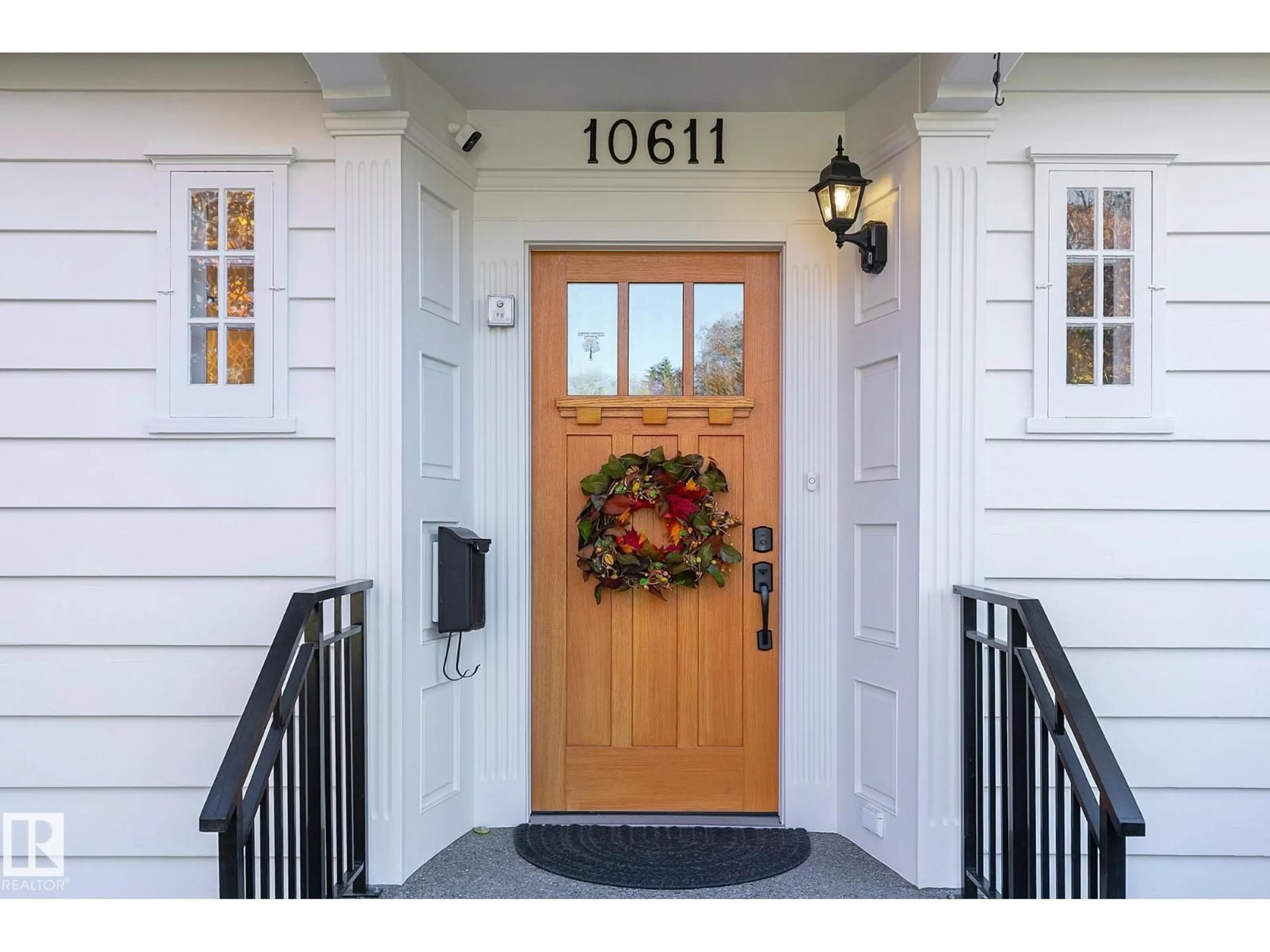 Indoor entryway for 10611 137 ST NW, Edmonton Alberta T5N2H5