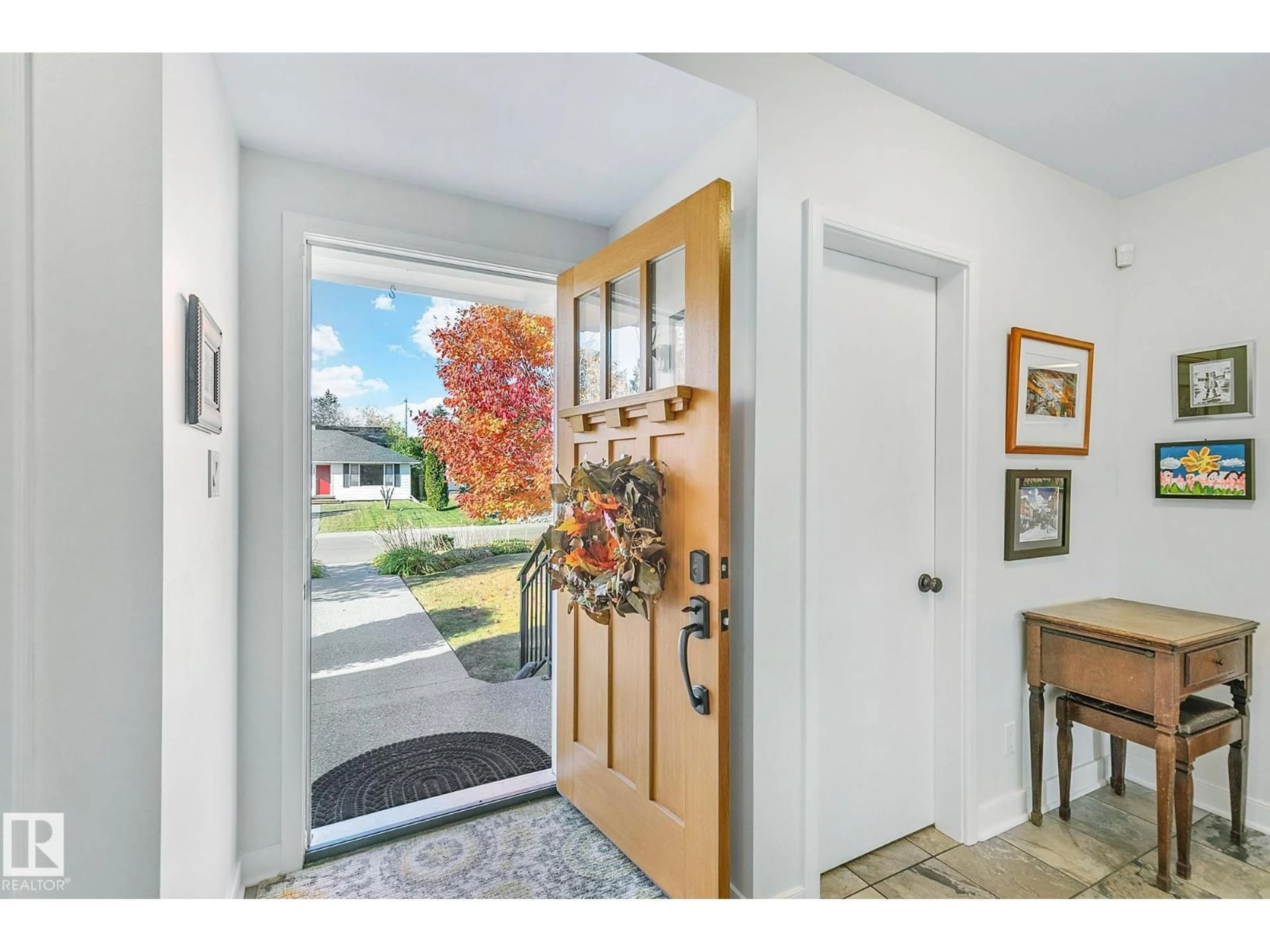 Indoor entryway for 10611 137 ST NW, Edmonton Alberta T5N2H5