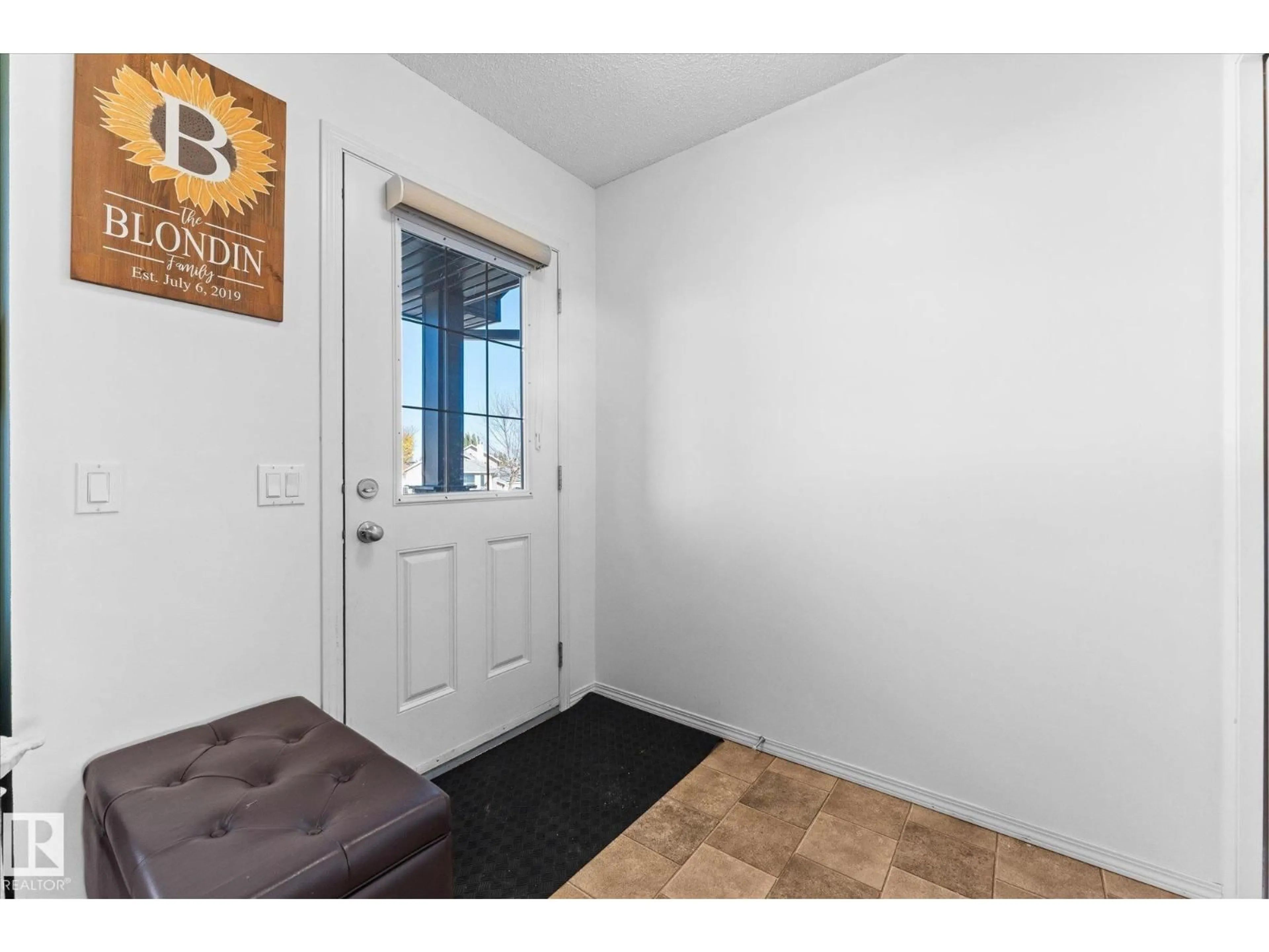 Indoor entryway for 804 MCLEOD AVENUE, Spruce Grove Alberta T7X0M7