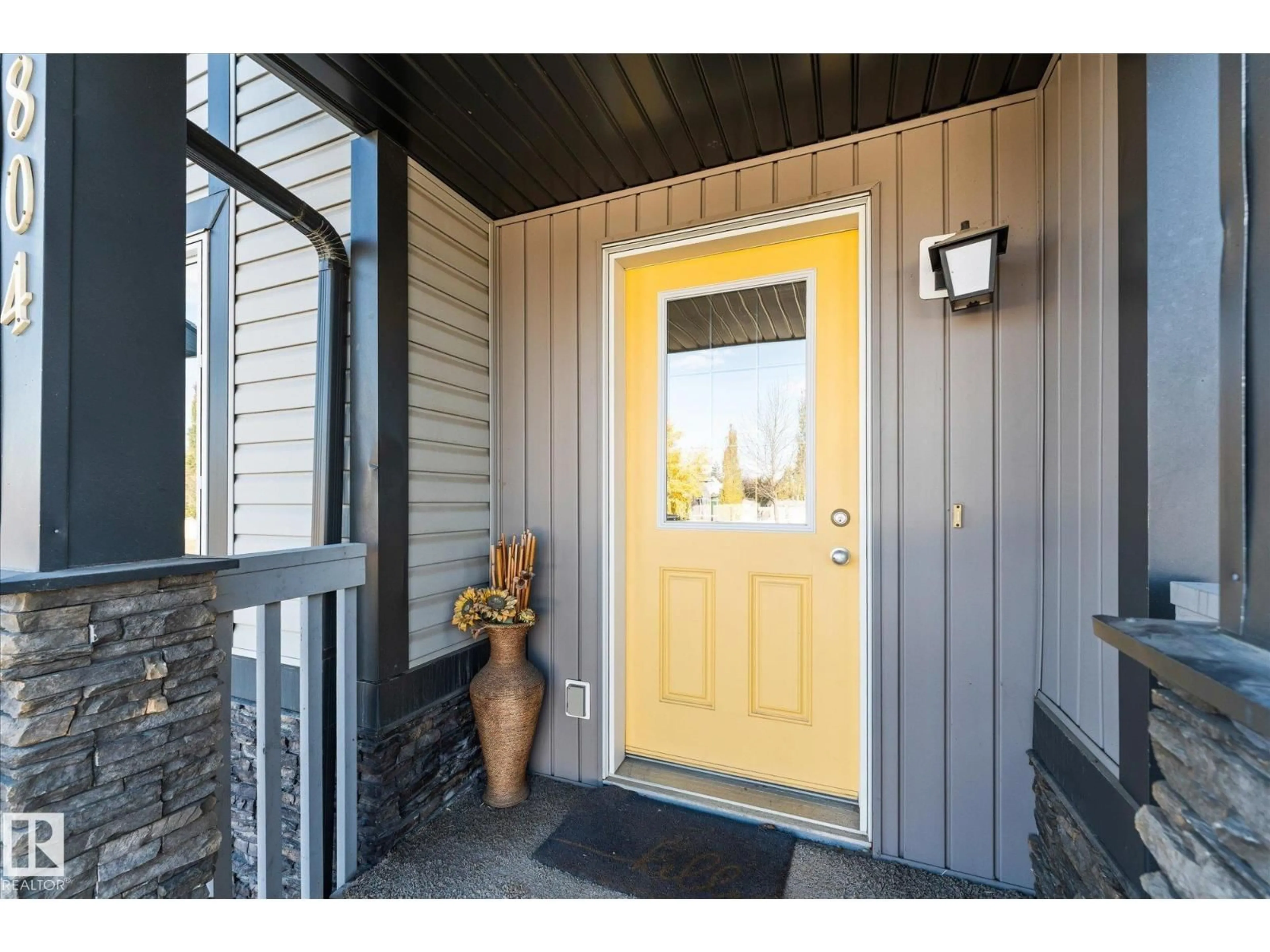 Indoor entryway for 804 MCLEOD AVENUE, Spruce Grove Alberta T7X0M7