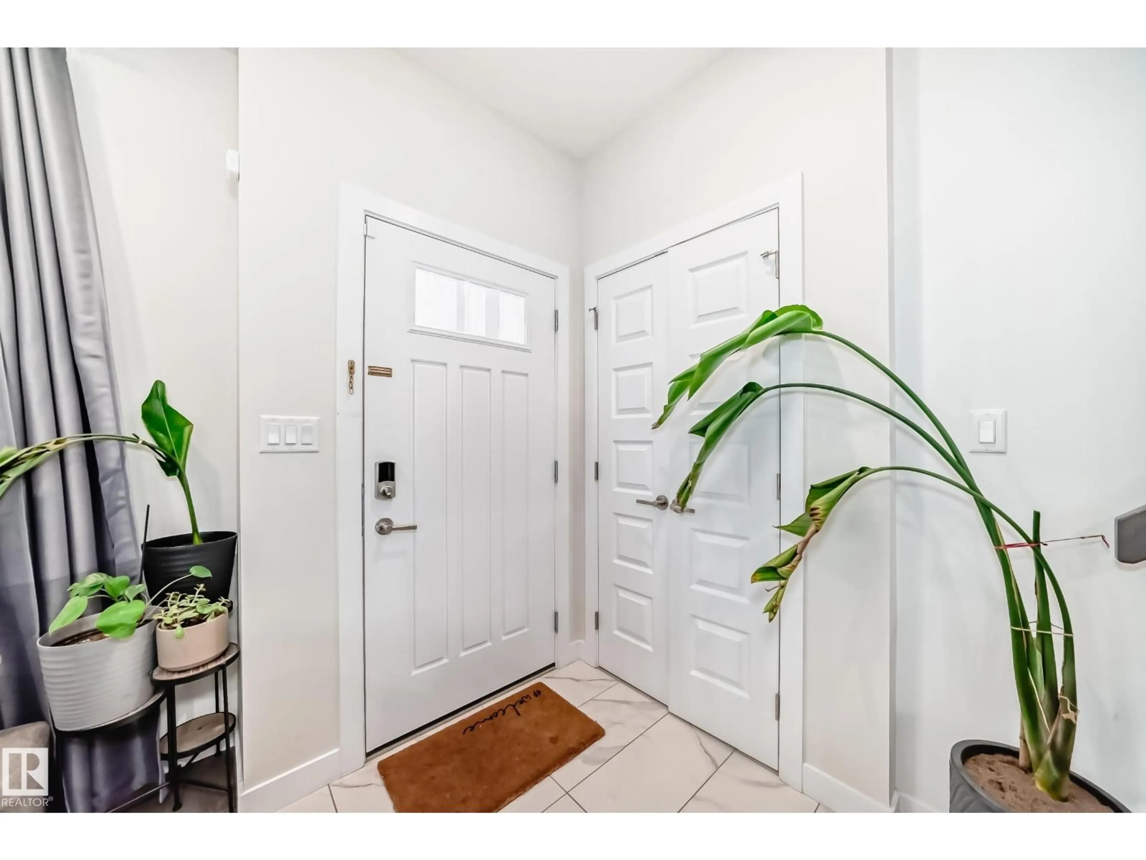 Indoor entryway for NW - 12345 85 ST, Edmonton Alberta T5B3H1