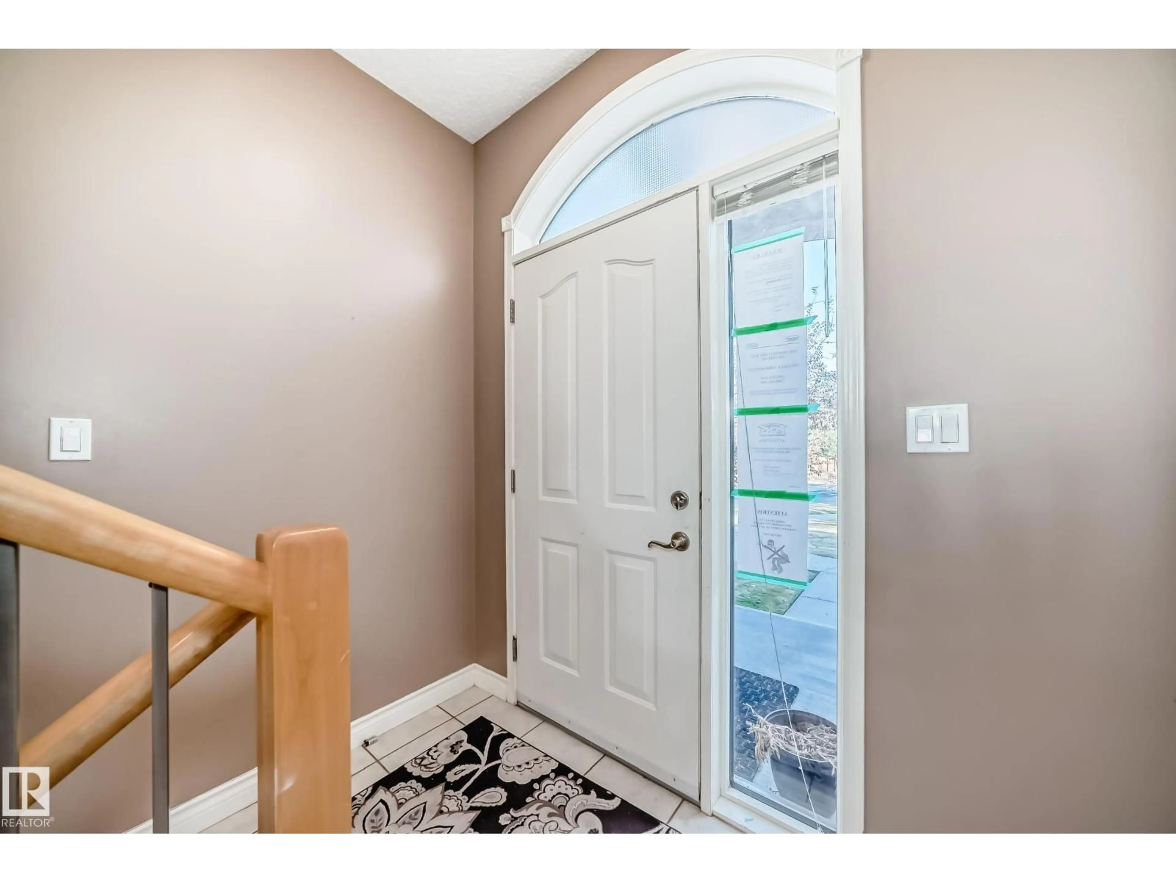 Indoor entryway for 101 - 29 JIM COMMON DR, Sherwood Park Alberta T8H2M1