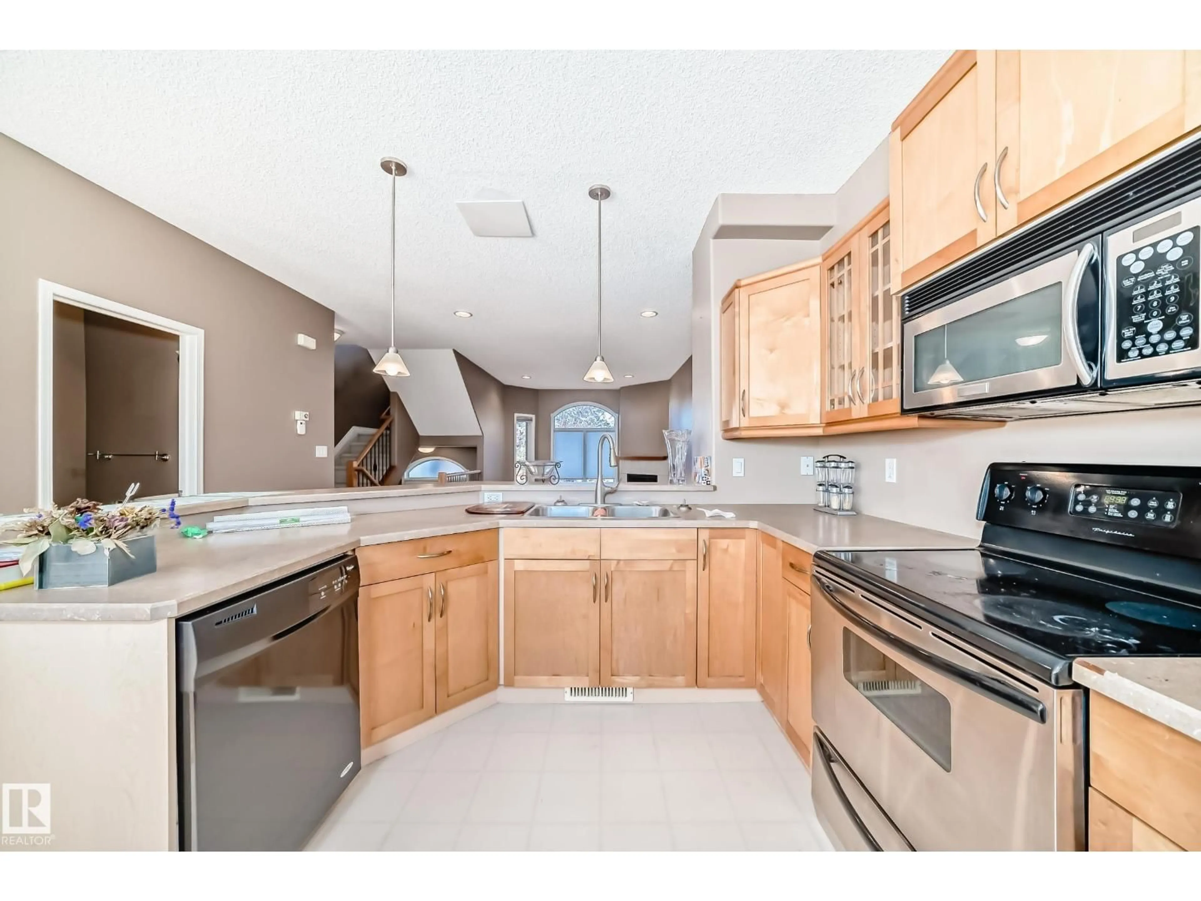 Standard kitchen, ceramic/tile floor for 101 - 29 JIM COMMON DR, Sherwood Park Alberta T8H2M1