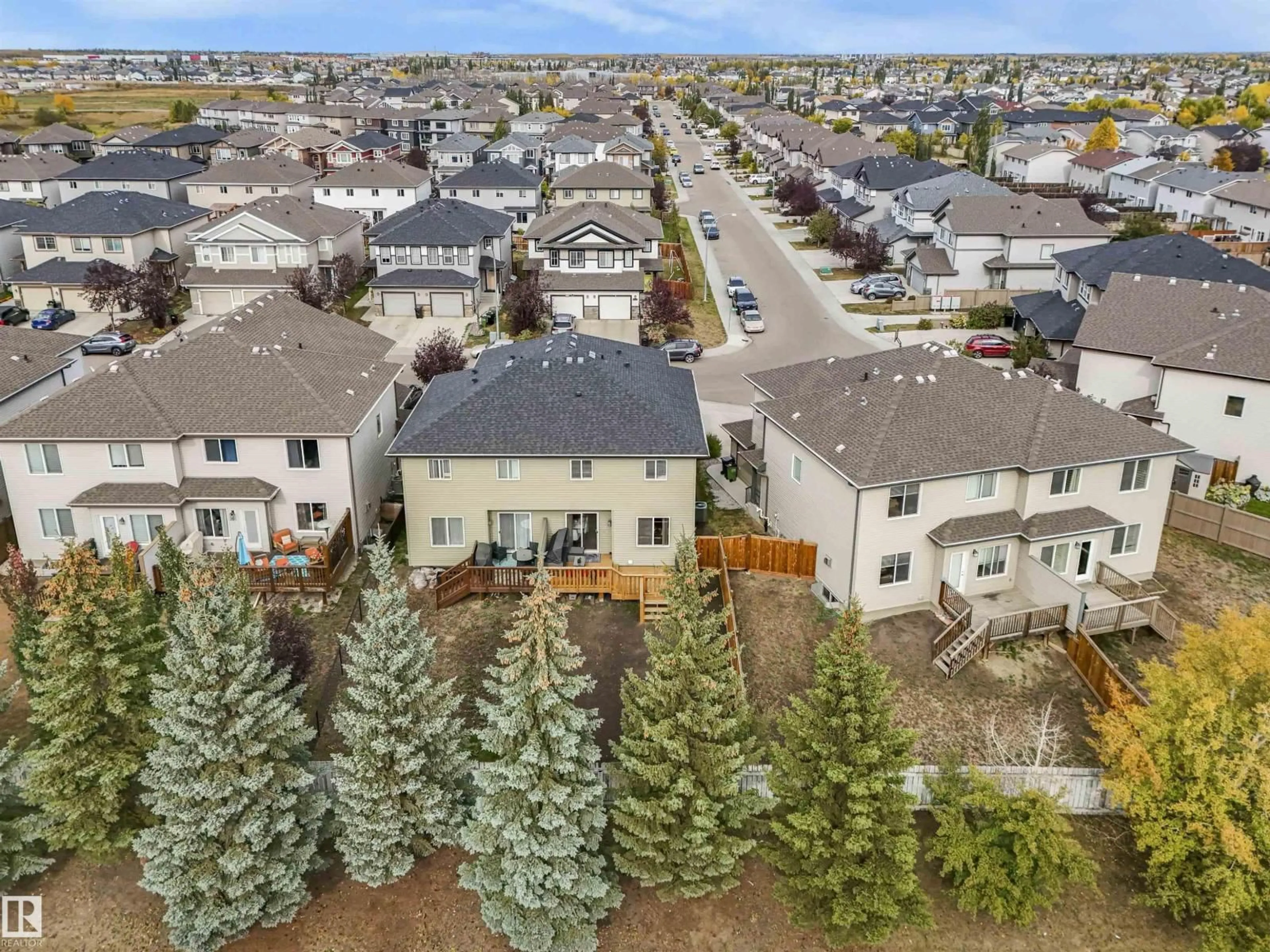 A pic from outside/outdoor area/front of a property/back of a property/a pic from drone, unknown for 13807 138 AV, Edmonton Alberta T6V0M1