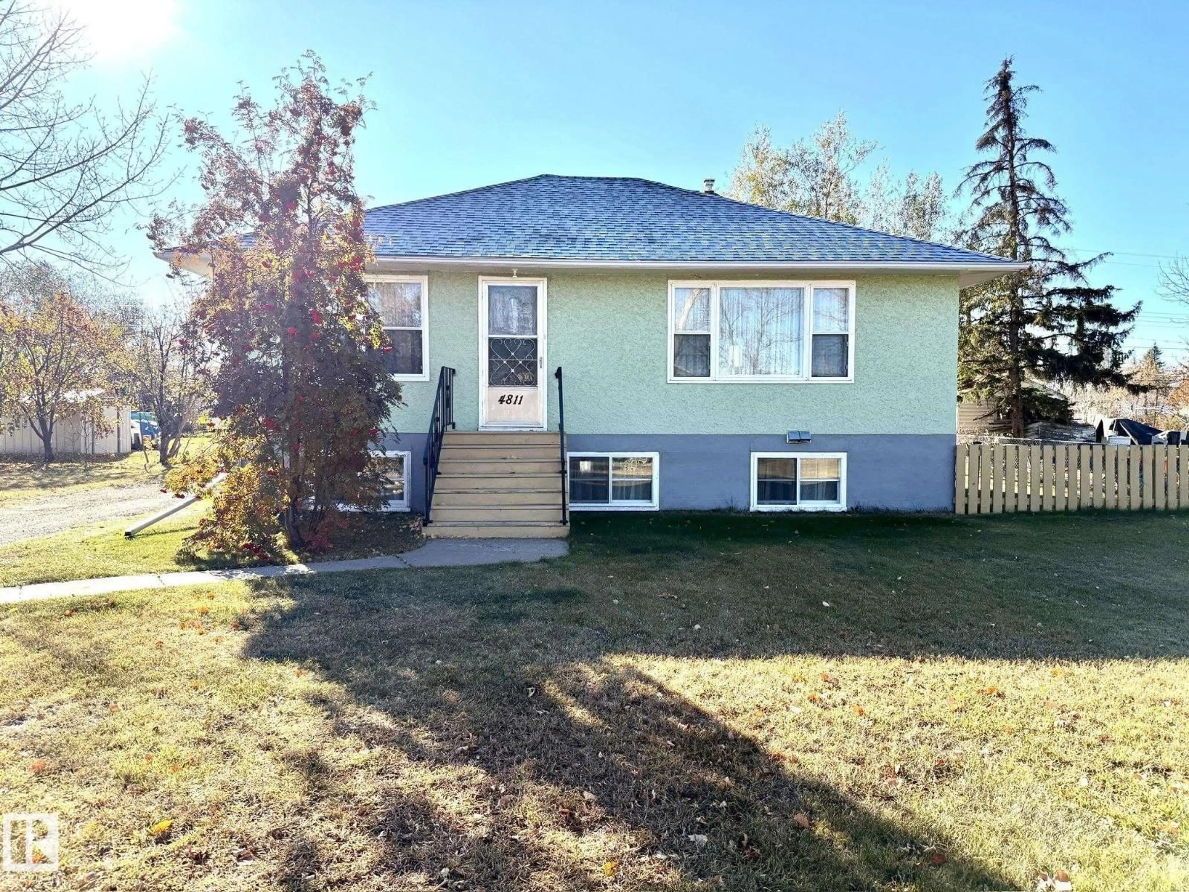 Home with vinyl exterior material, street for 4811 51 AV, Lamont Alberta T0B2R0