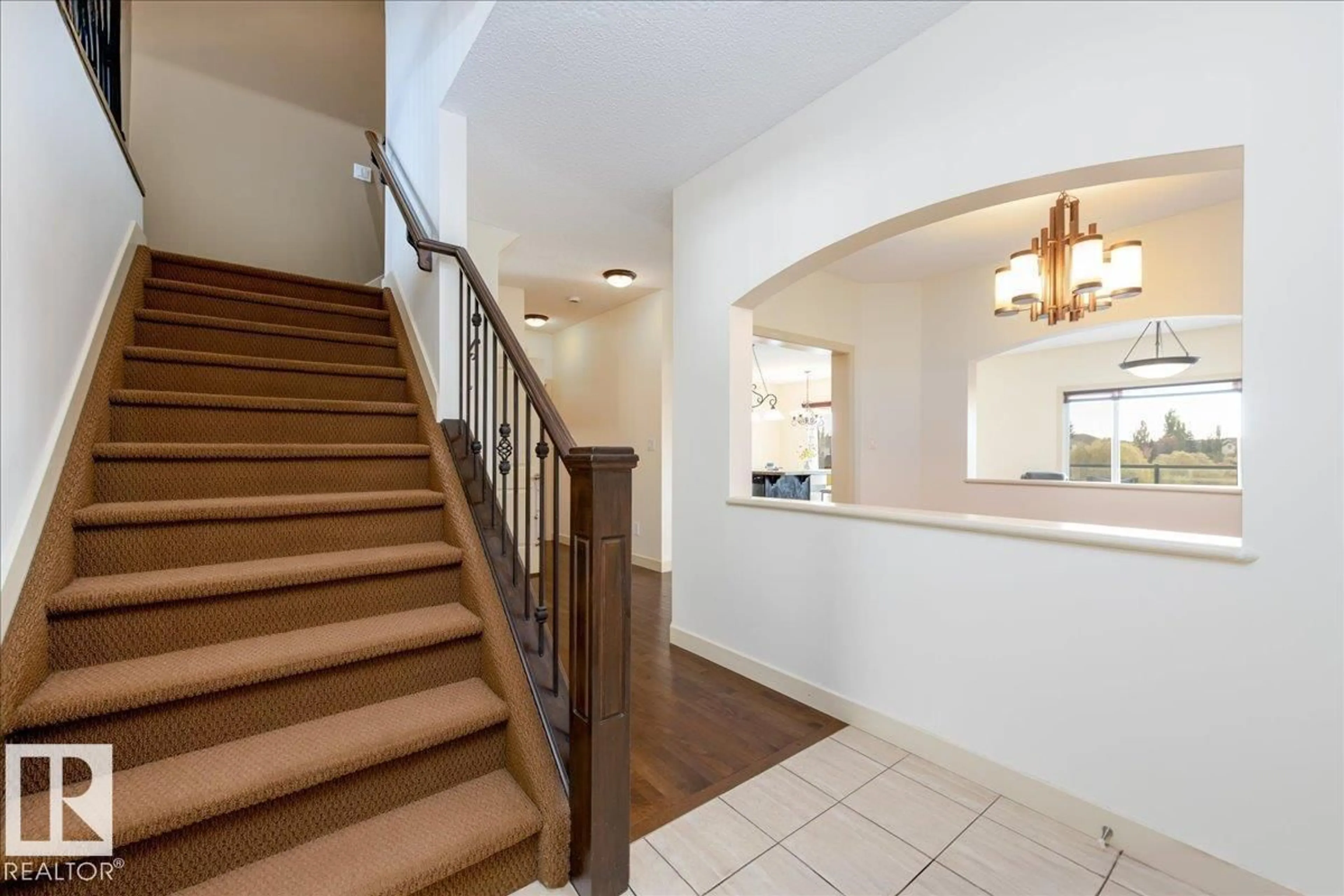 Indoor foyer for 7521 SPEAKER WY, Edmonton Alberta T6R0P2