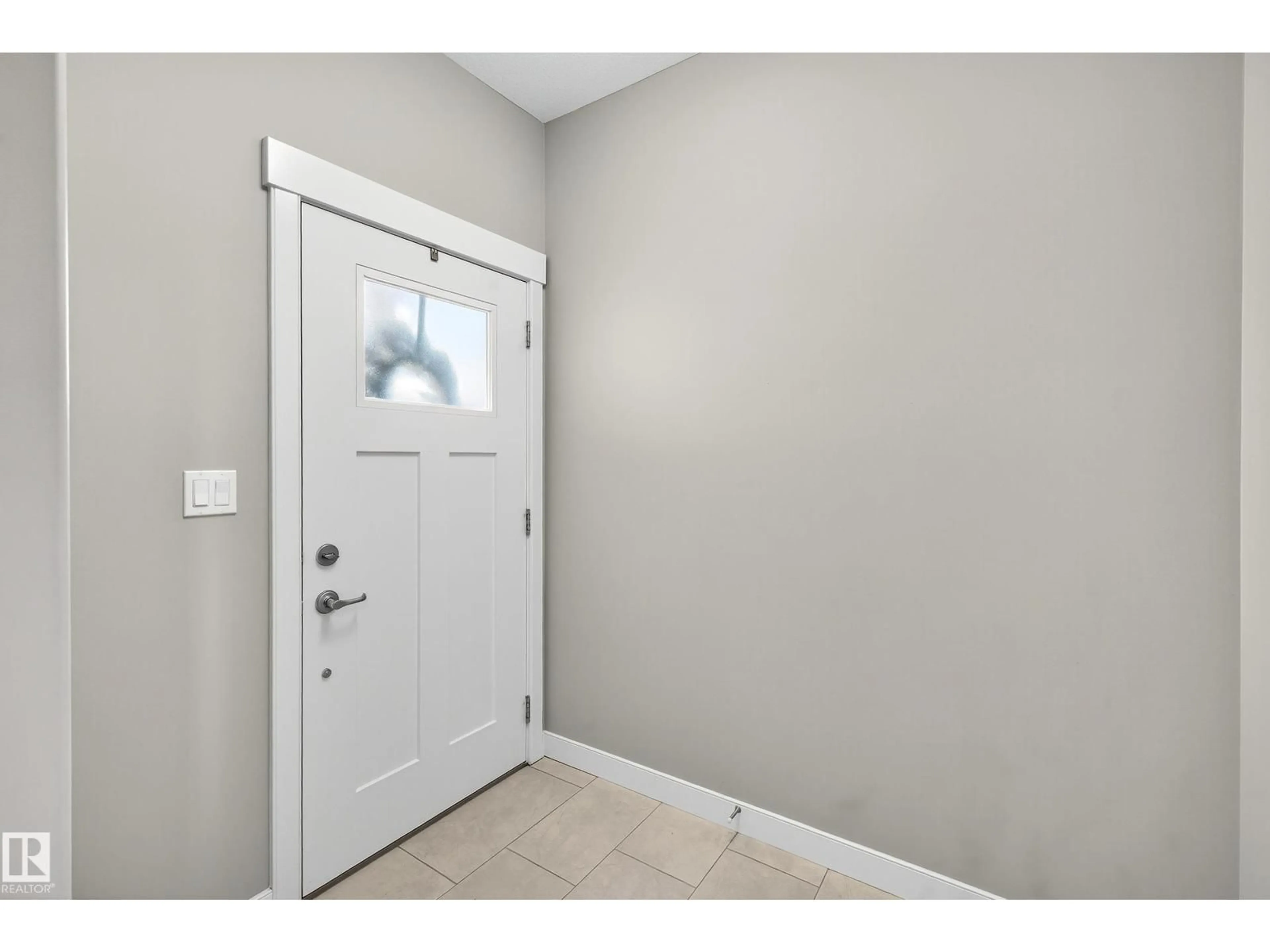 Indoor entryway for 22540 82 AV, Edmonton Alberta T5T7G1