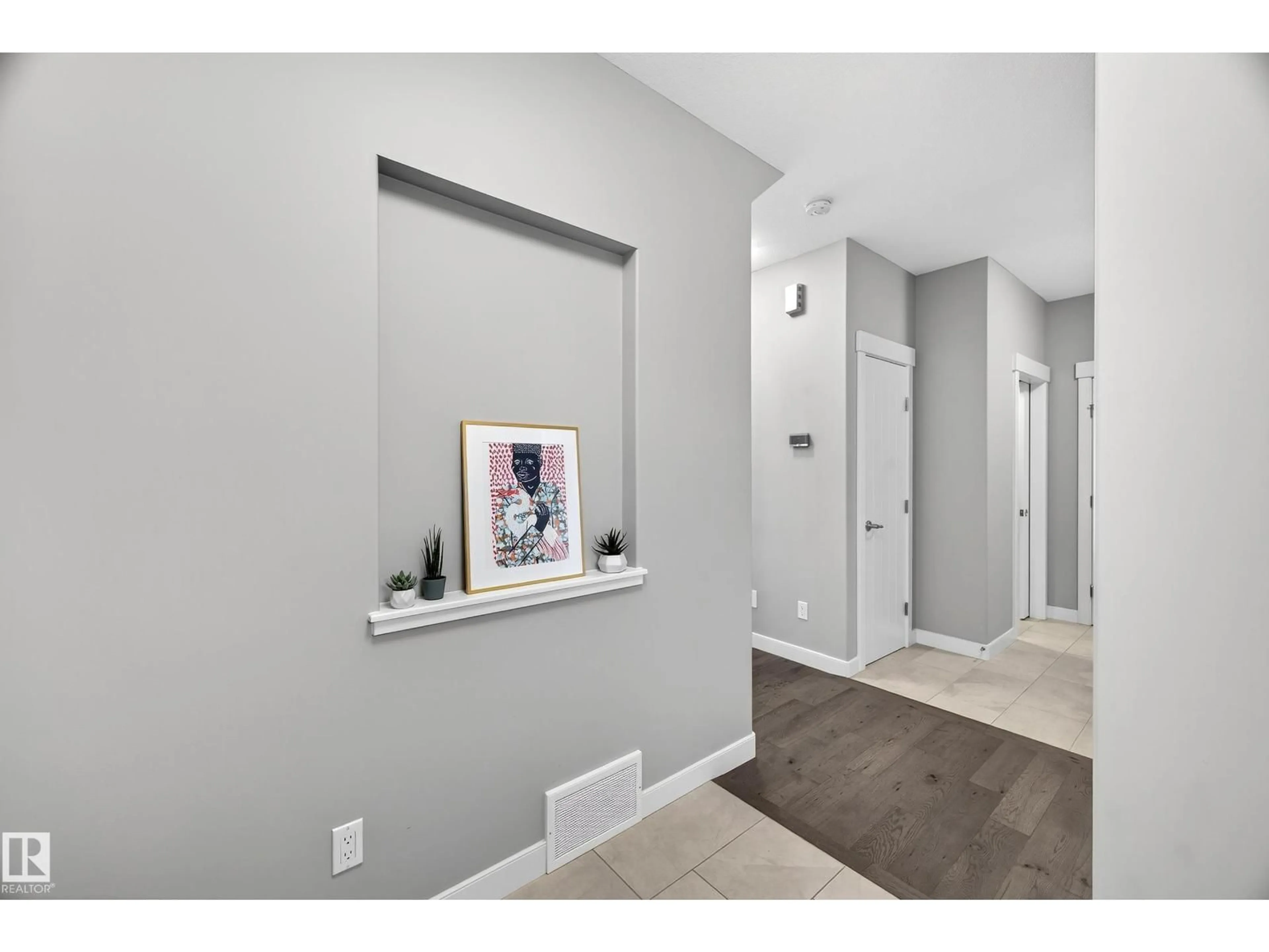 Indoor entryway for 22540 82 AV, Edmonton Alberta T5T7G1